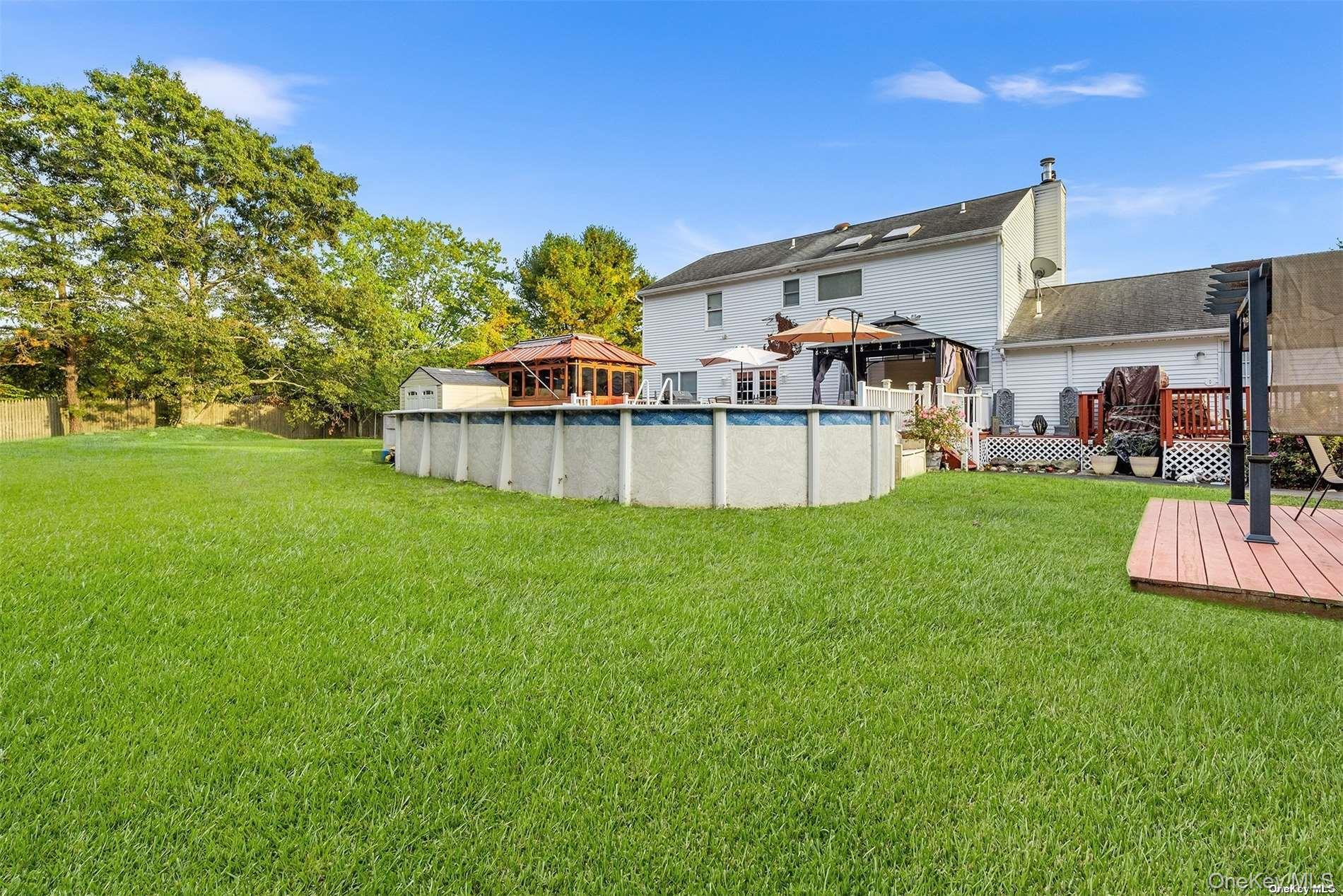 21 Victoria Lane, Manorville, NY 11949