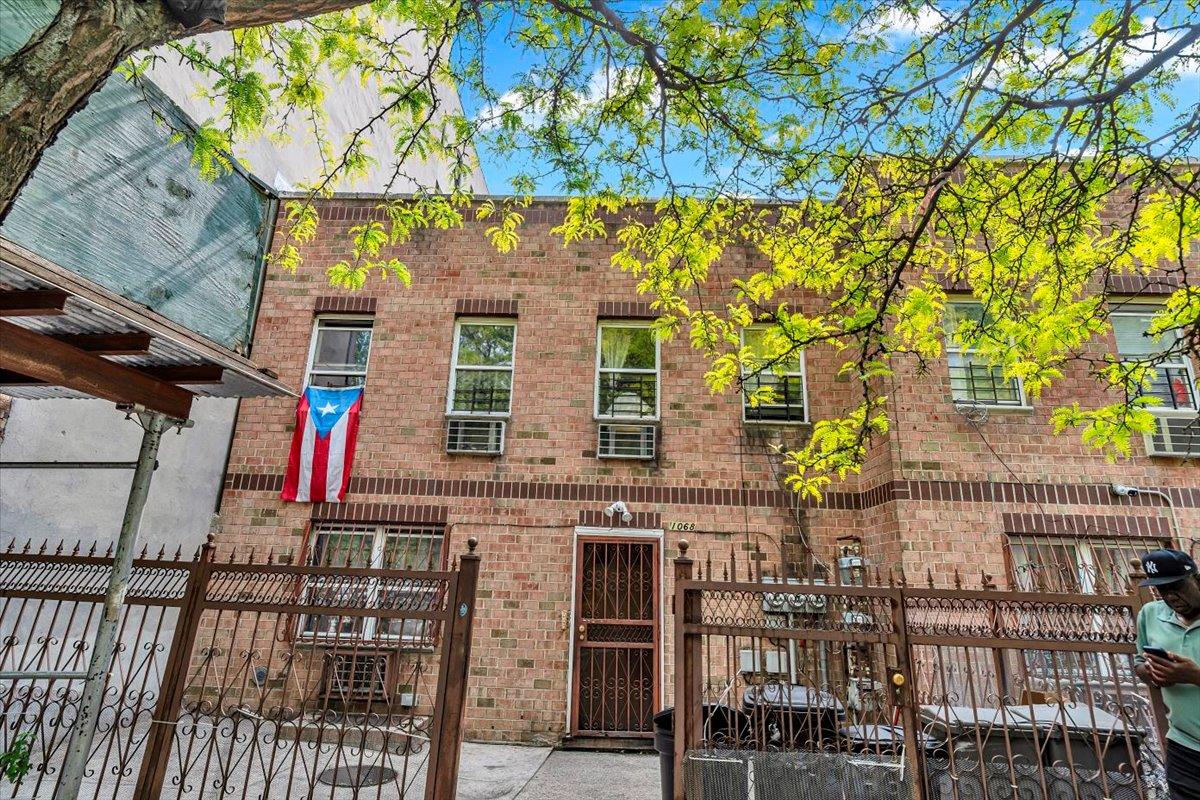 1068 Woodycrest Avenue, Bronx, NY 10452