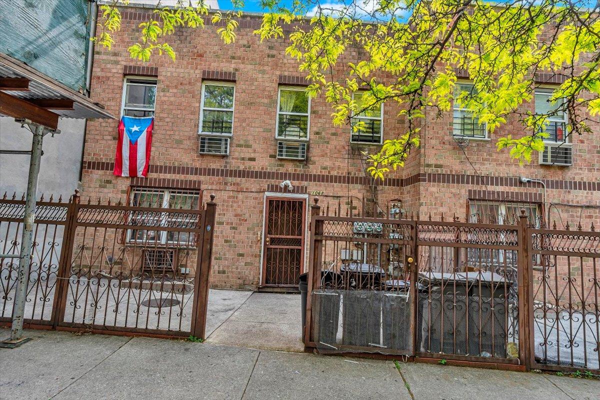 1068 Woodycrest Avenue, Bronx, NY 10452