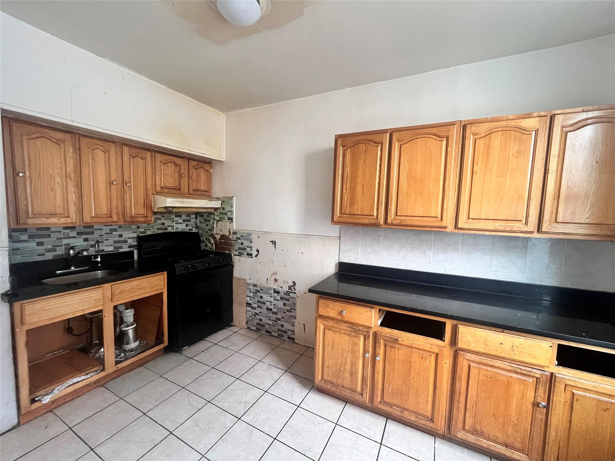 2045 121st Street, College Point, NY 11356