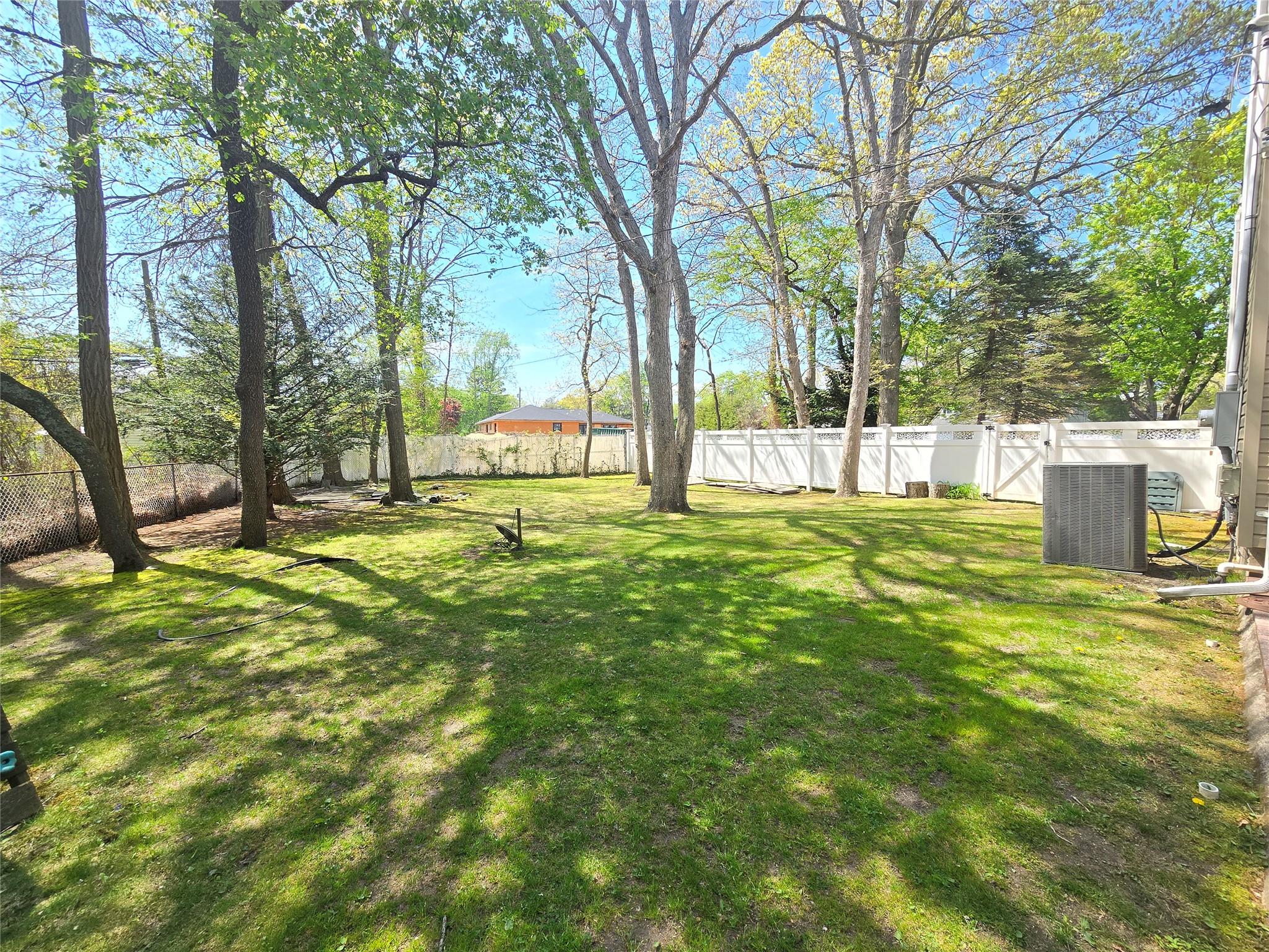 9 Nolan Court, Hauppauge, NY 11788