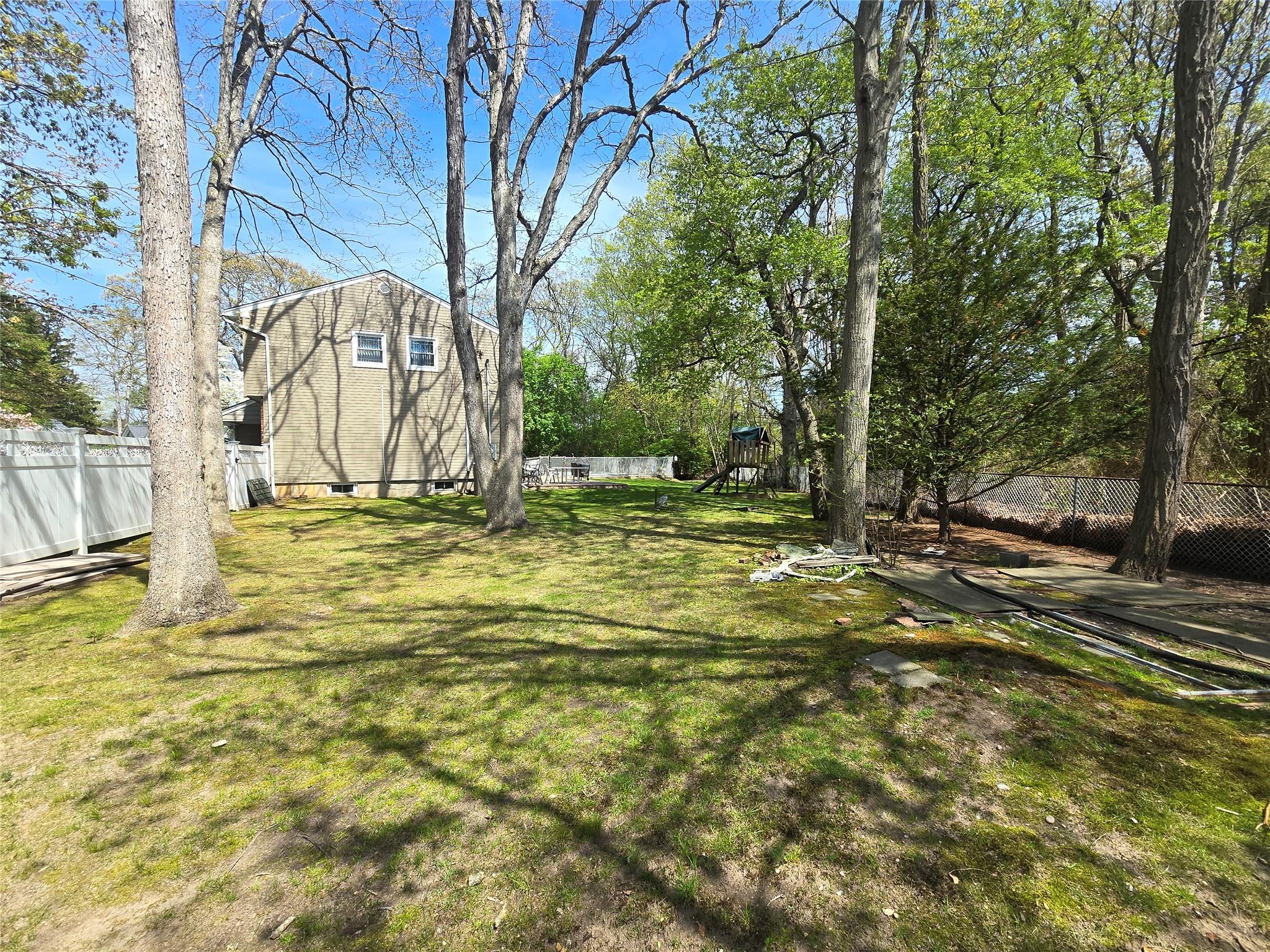 9 Nolan Court, Hauppauge, NY 11788