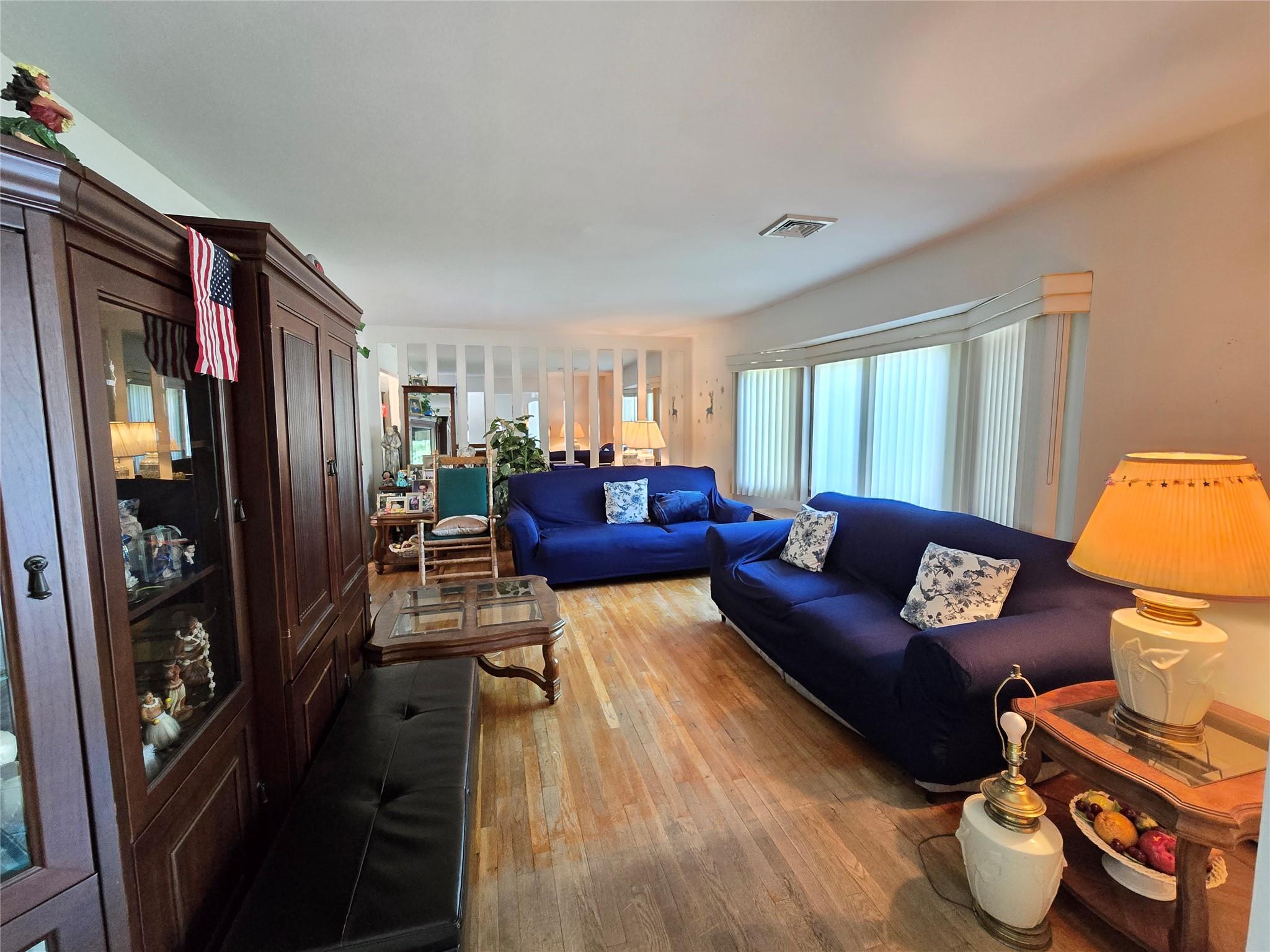 9 Nolan Court, Hauppauge, NY 11788