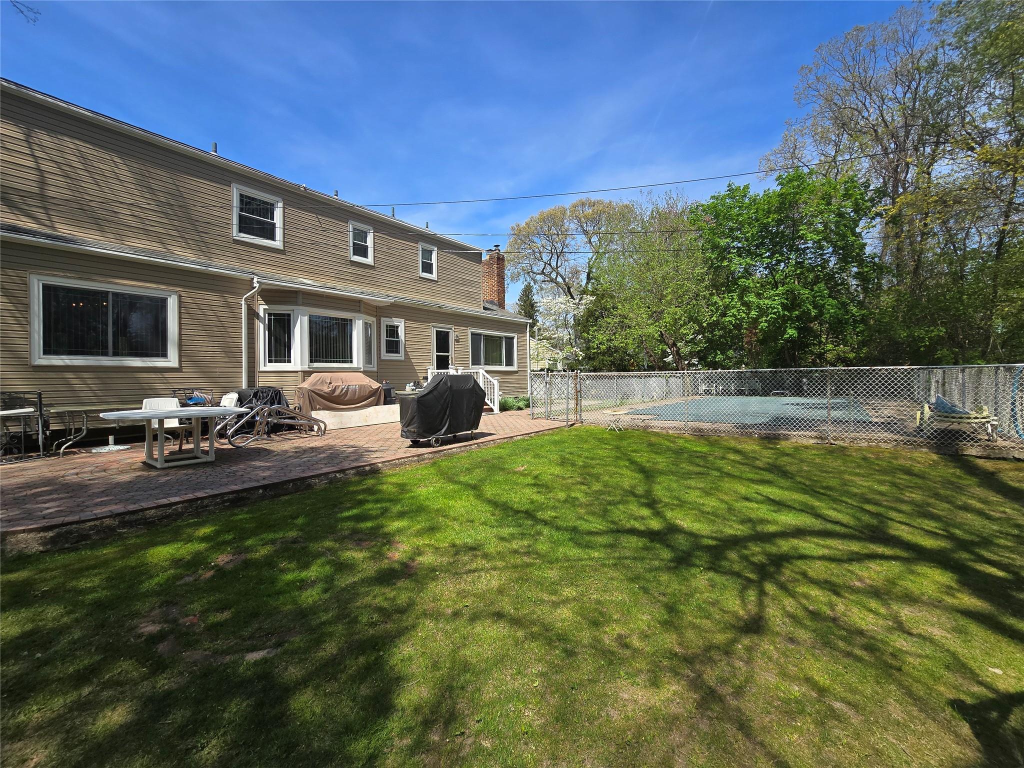 9 Nolan Court, Hauppauge, NY 11788