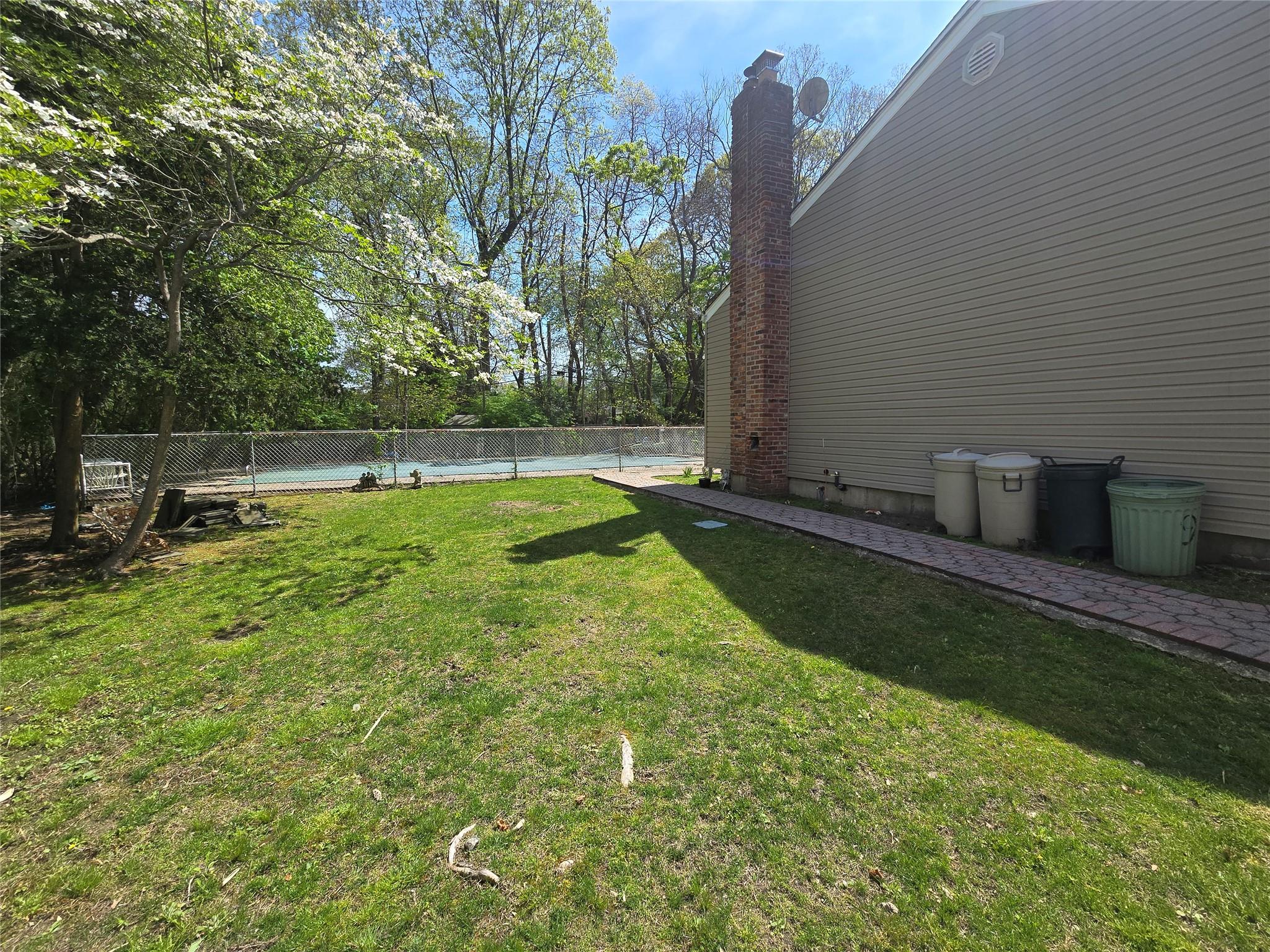 9 Nolan Court, Hauppauge, NY 11788