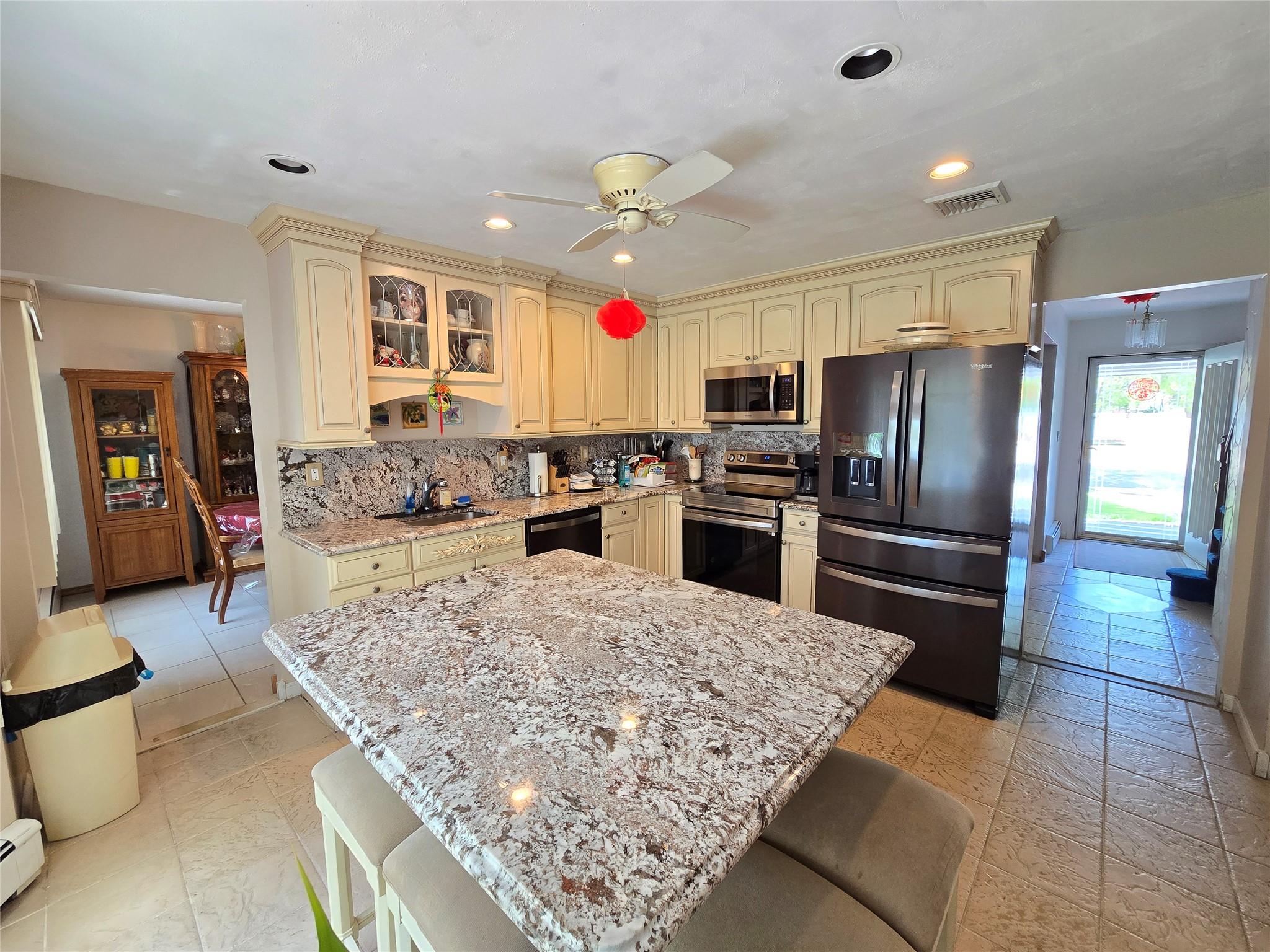 9 Nolan Court, Hauppauge, NY 11788