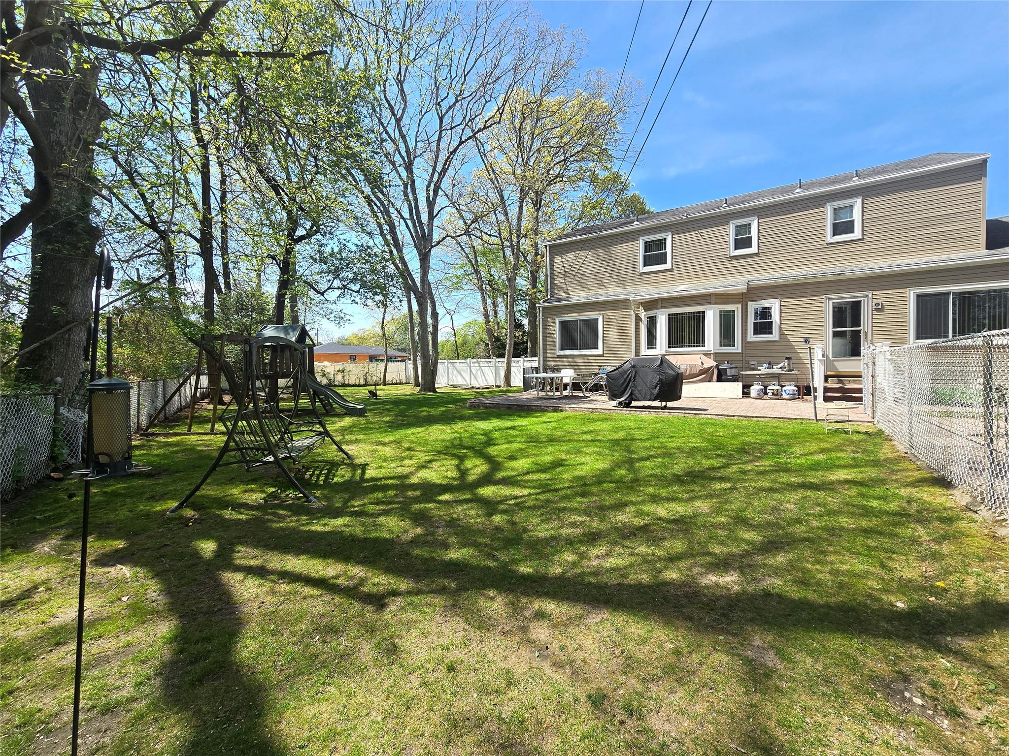 9 Nolan Court, Hauppauge, NY 11788