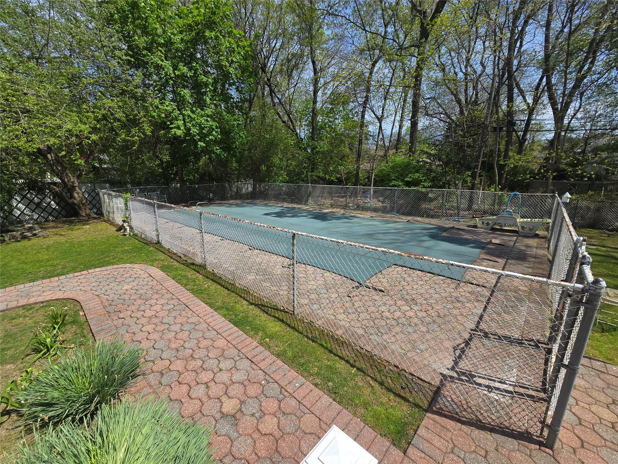 9 Nolan Court, Hauppauge, NY 11788