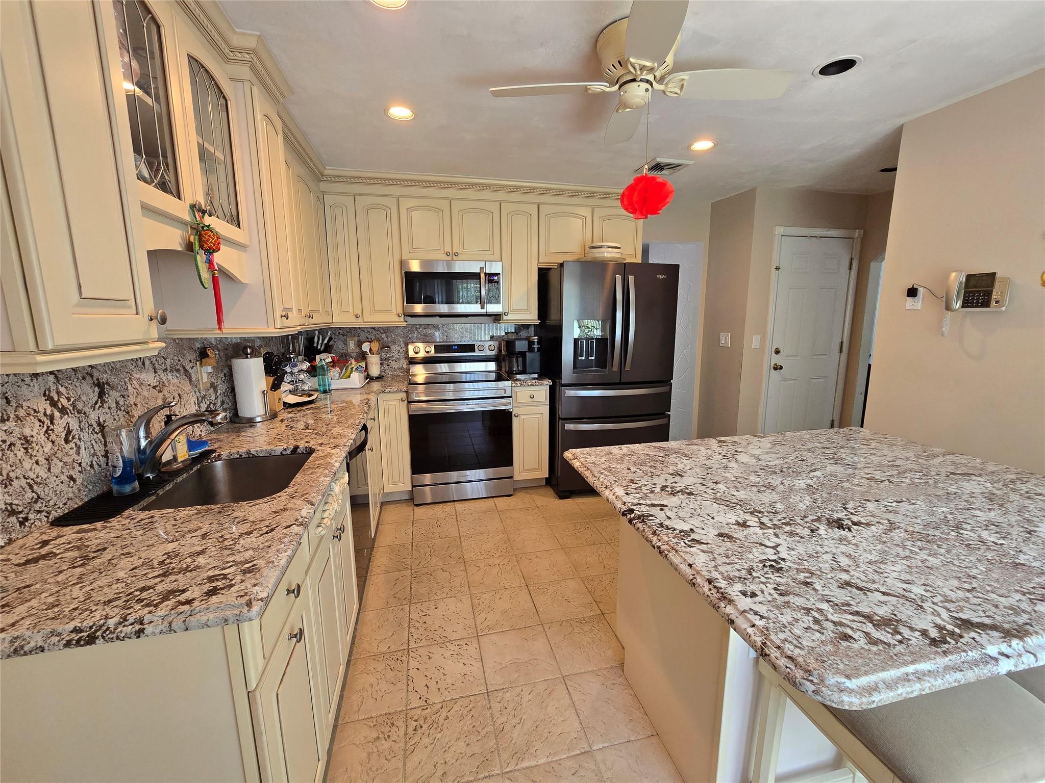 9 Nolan Court, Hauppauge, NY 11788