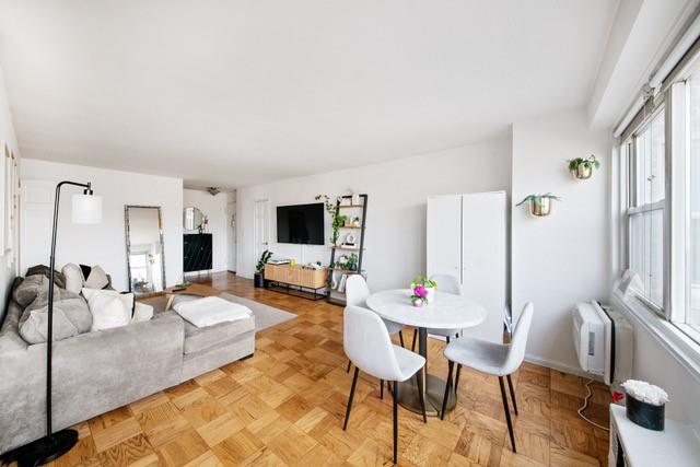 3 Sheridan Square # 8M, New York (Manhattan), NY 10014