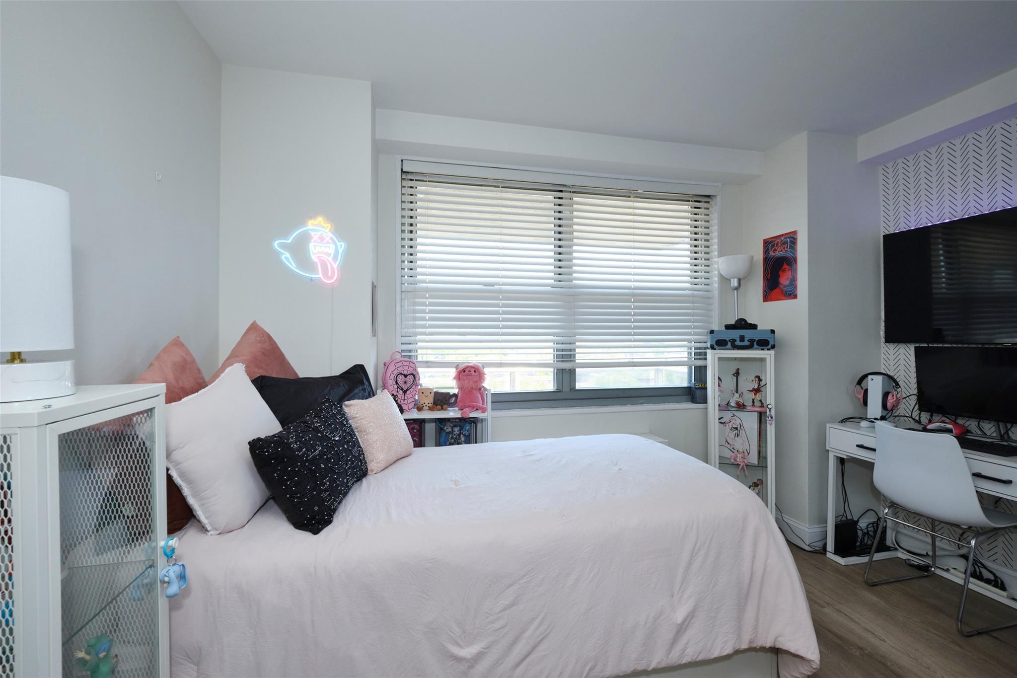 61-20 Grand Central Parkway # B1203, Forest Hills, NY 11375