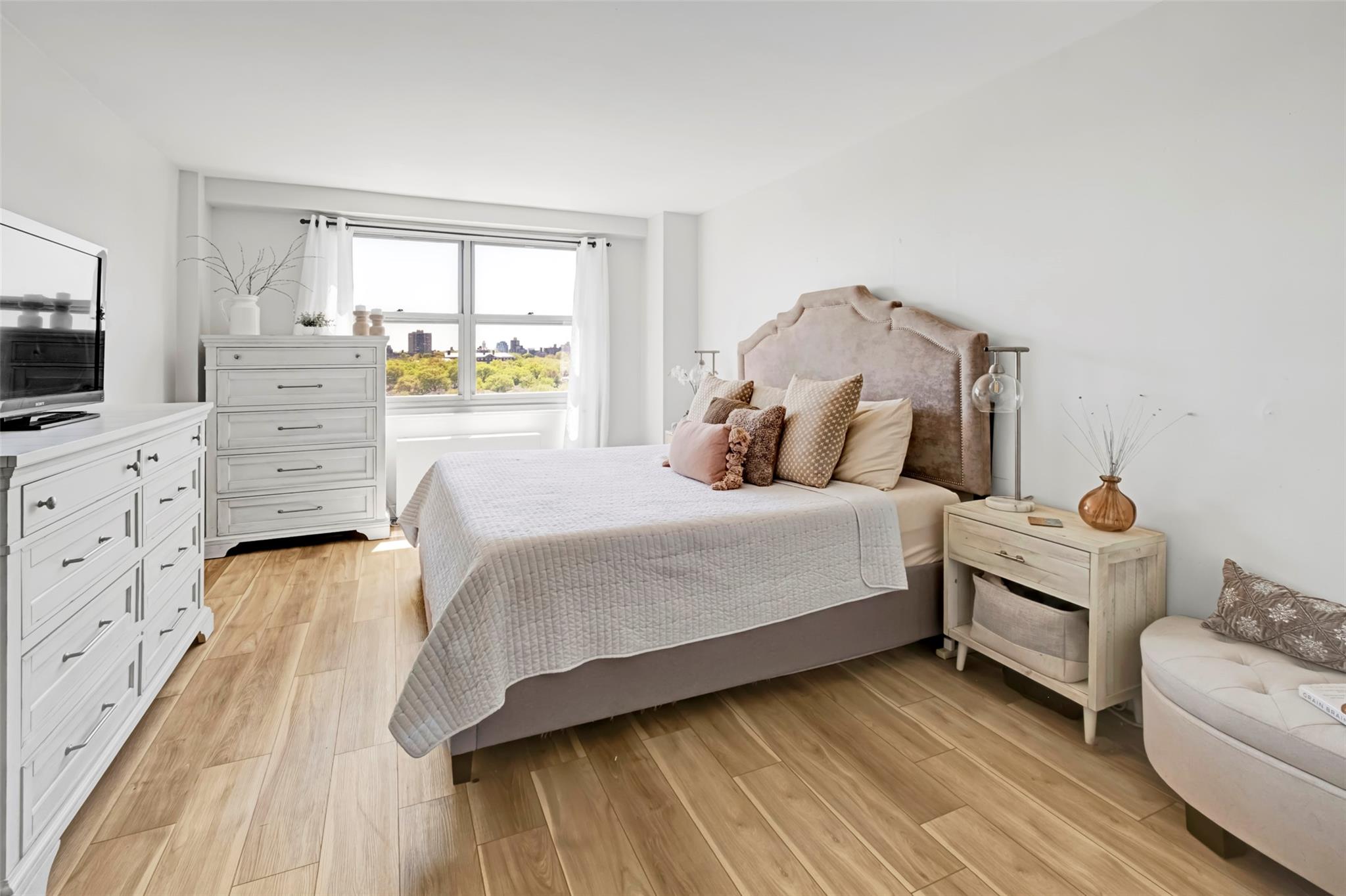 61-20 Grand Central Parkway # B1203, Forest Hills, NY 11375