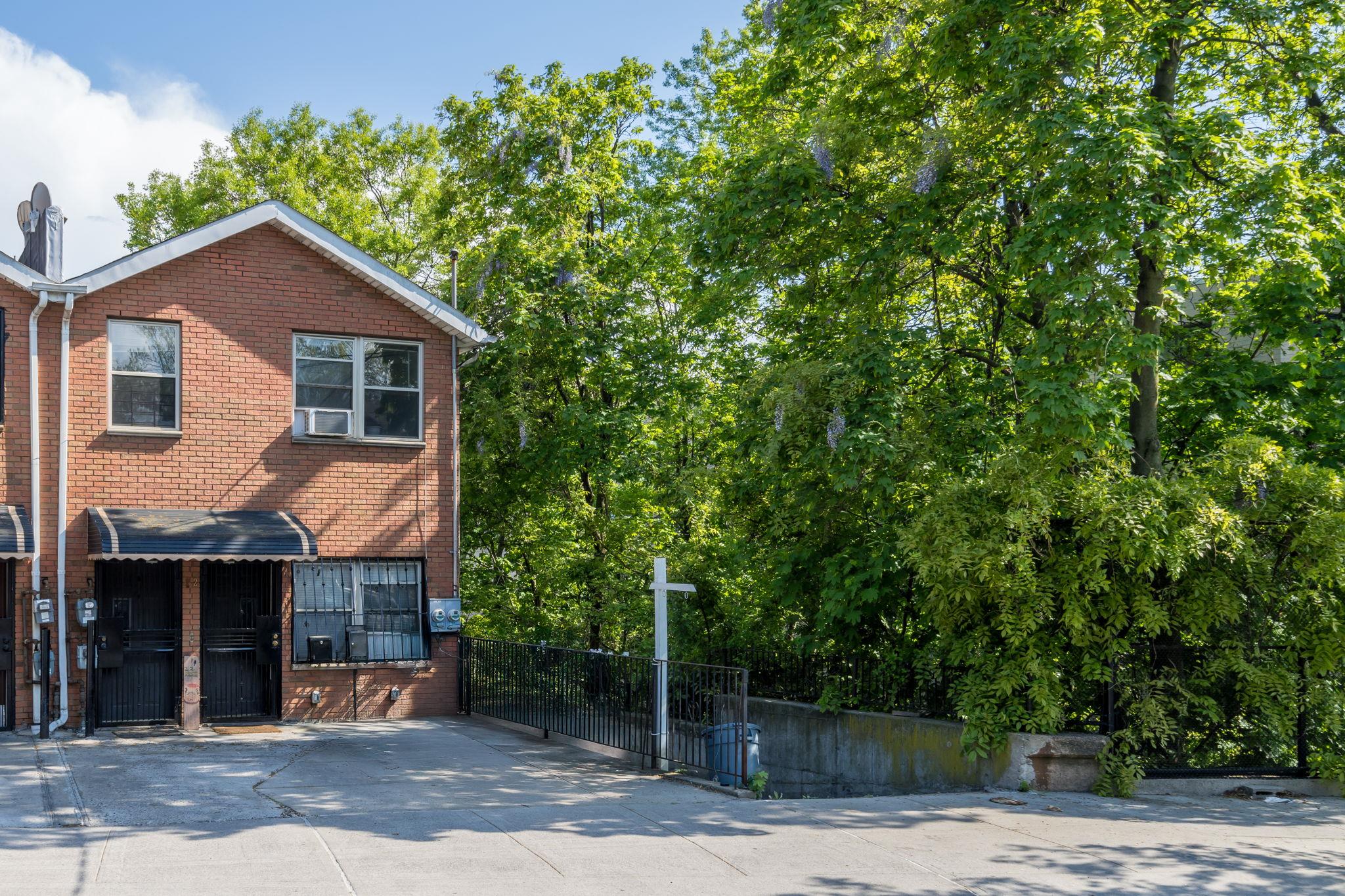 22 Sunnyside Avenue, Brooklyn, NY 11207