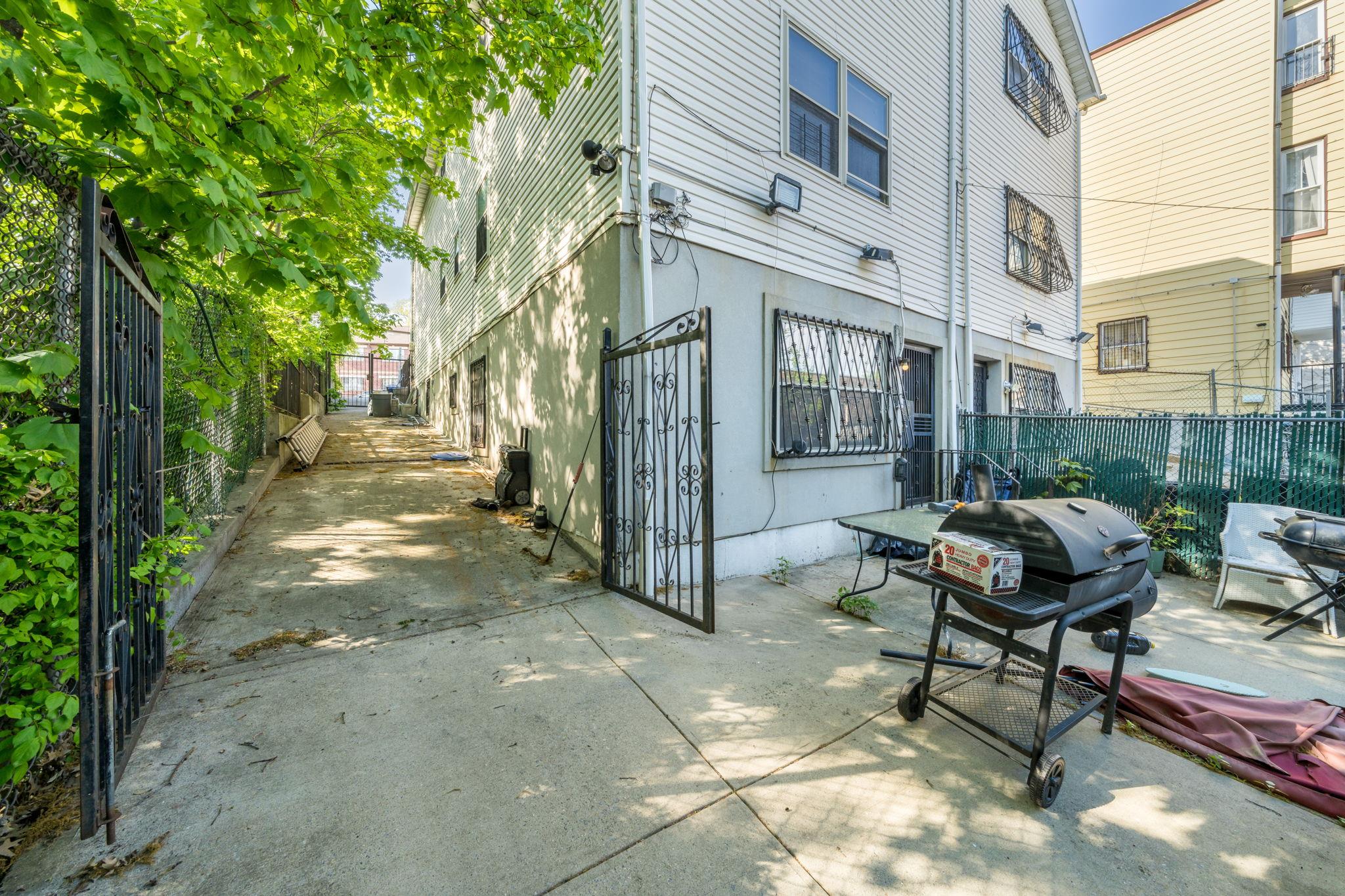 22 Sunnyside Avenue, Brooklyn, NY 11207