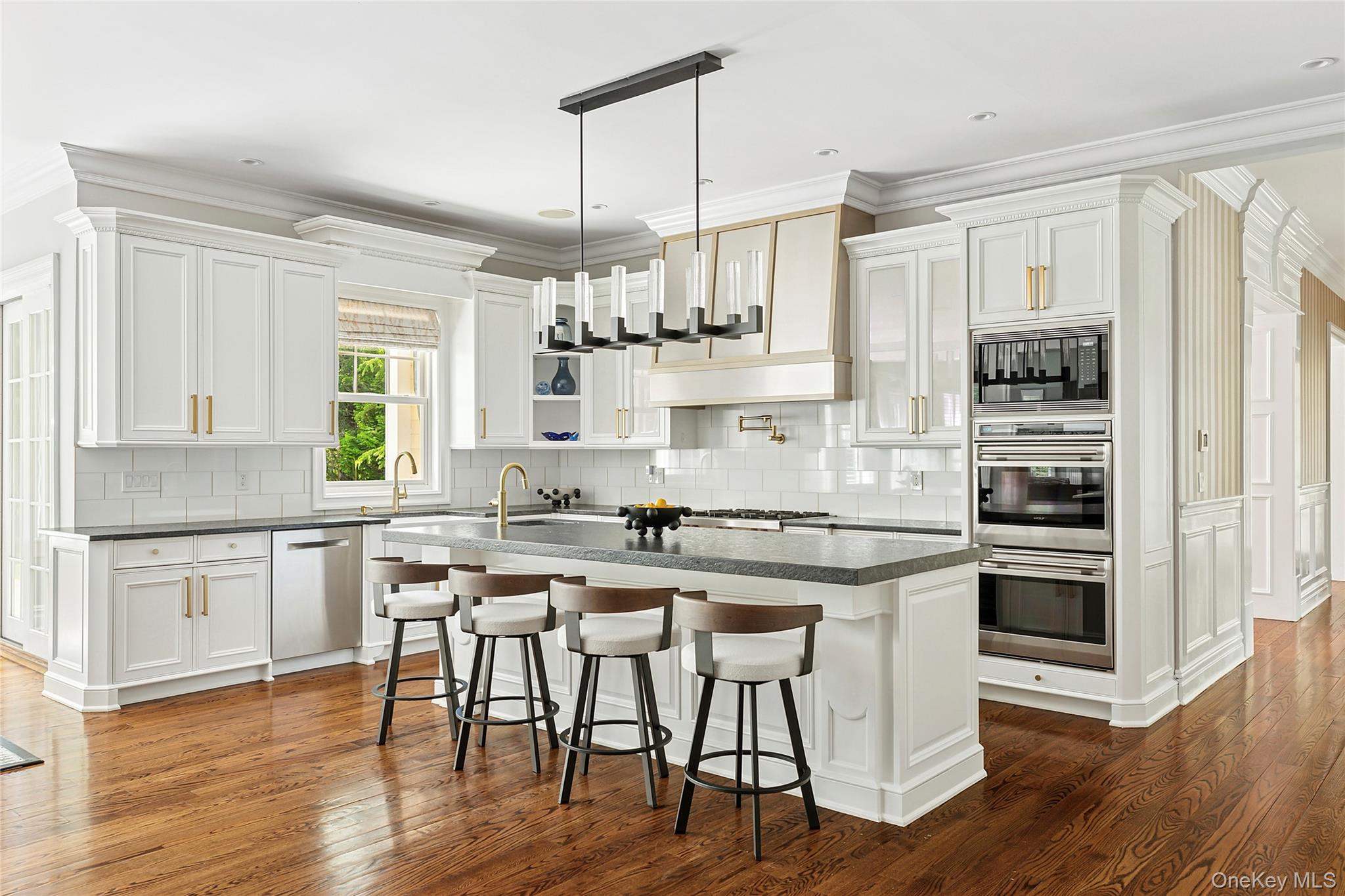 1608 Stewart Lane, Laurel Hollow, NY 11791