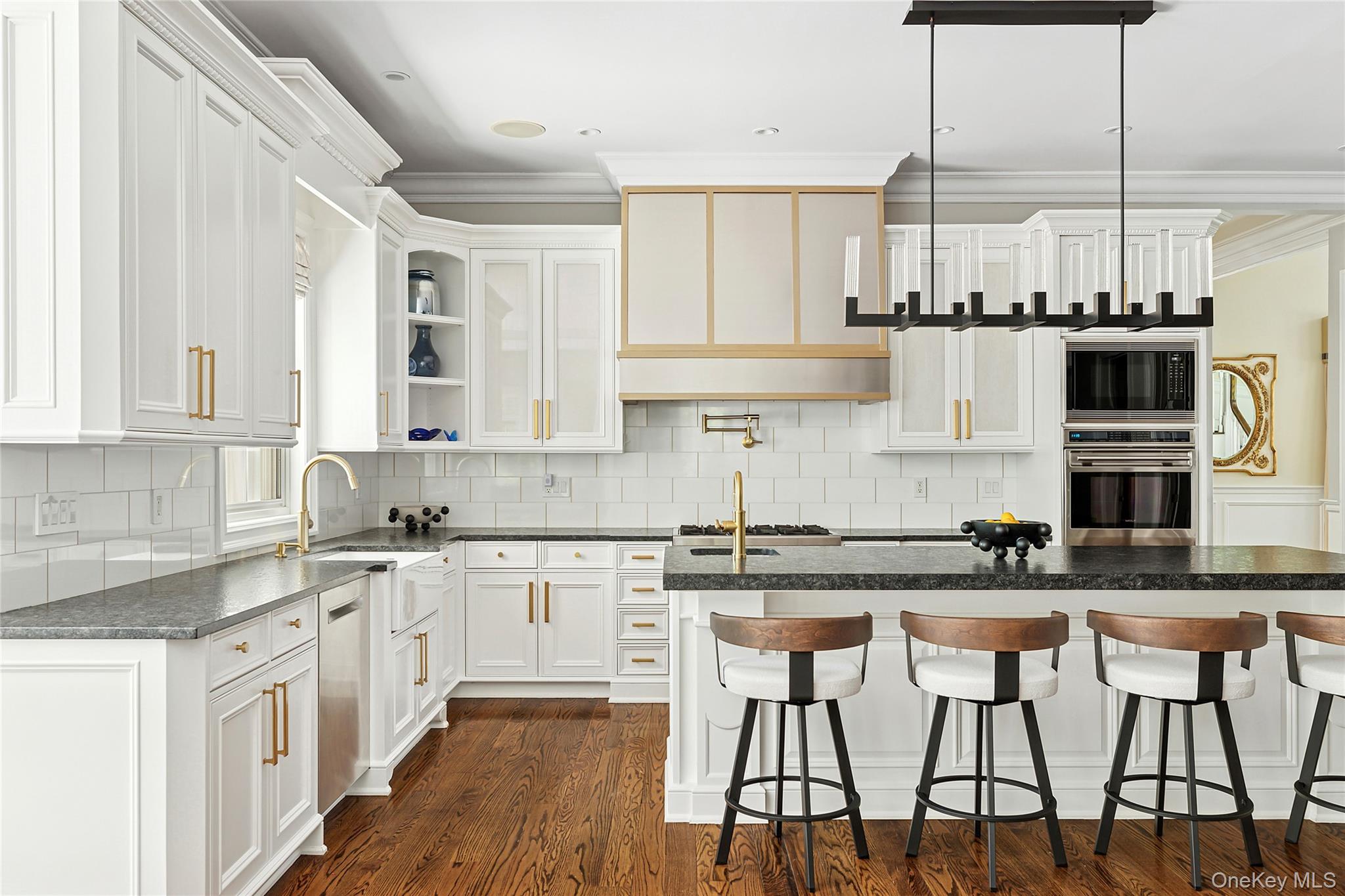 1608 Stewart Lane, Laurel Hollow, NY 11791