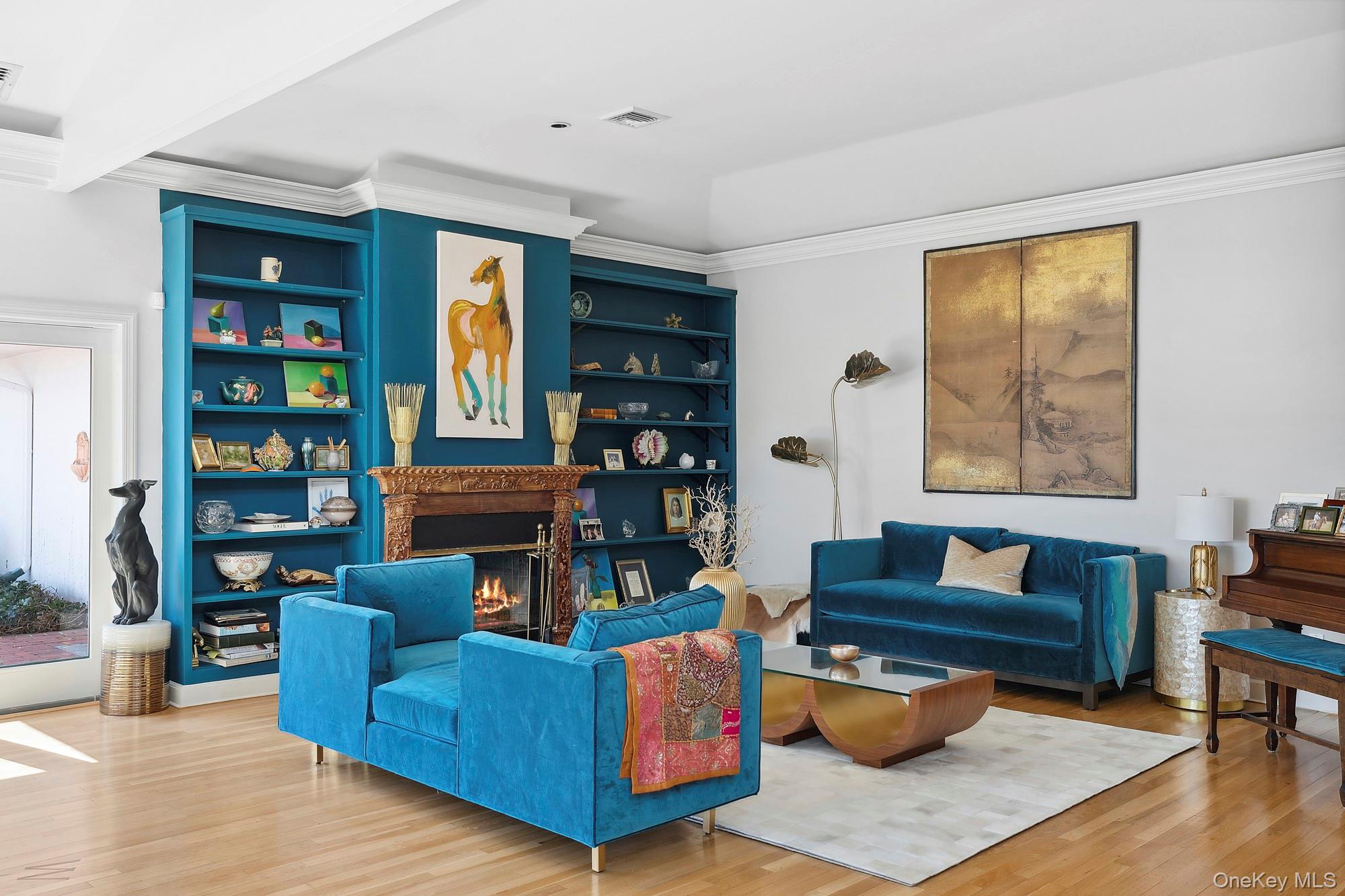 61 Factory Pond Road, Locust Valley, NY 11560