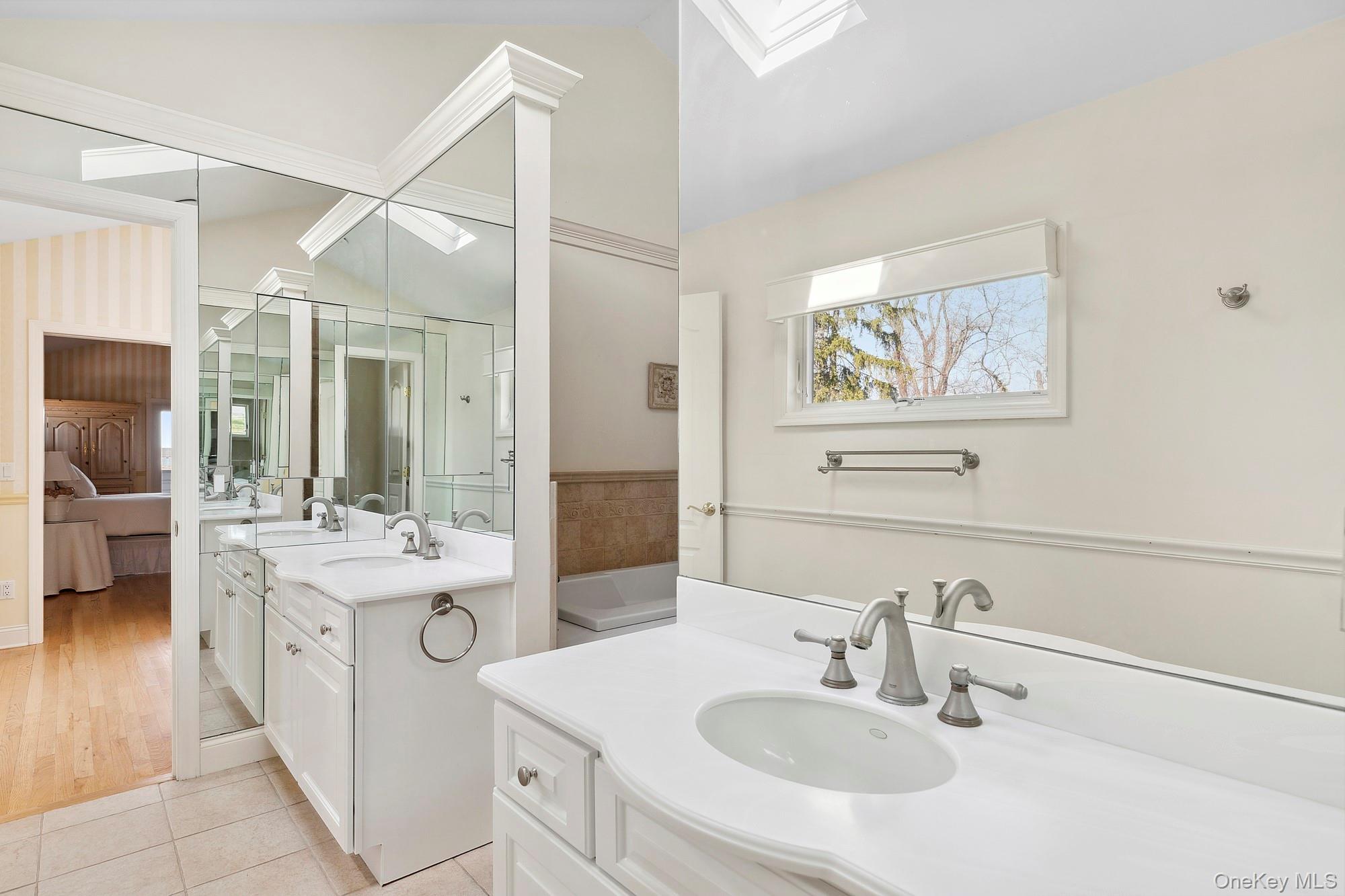 61 Factory Pond Road, Locust Valley, NY 11560