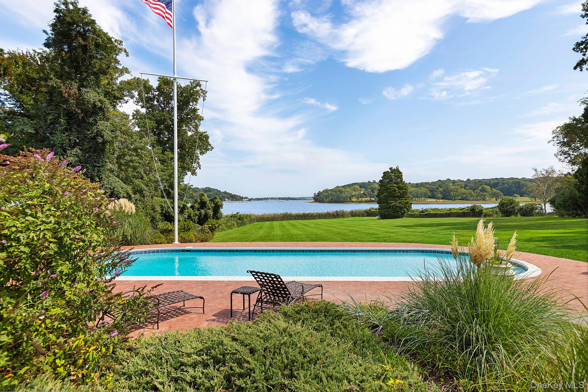 61 Factory Pond Road, Locust Valley, NY 11560