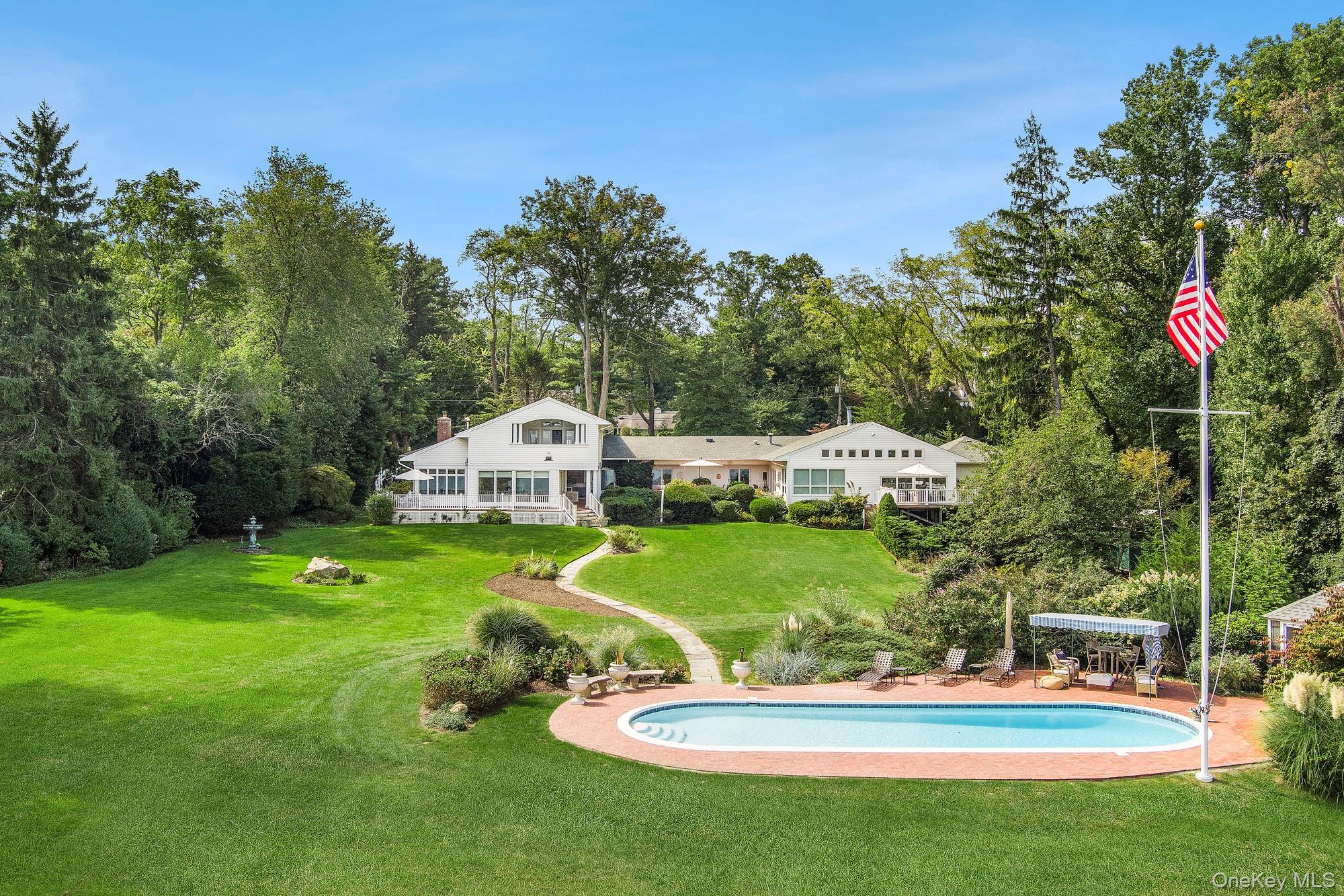 61 Factory Pond Road, Locust Valley, NY 11560