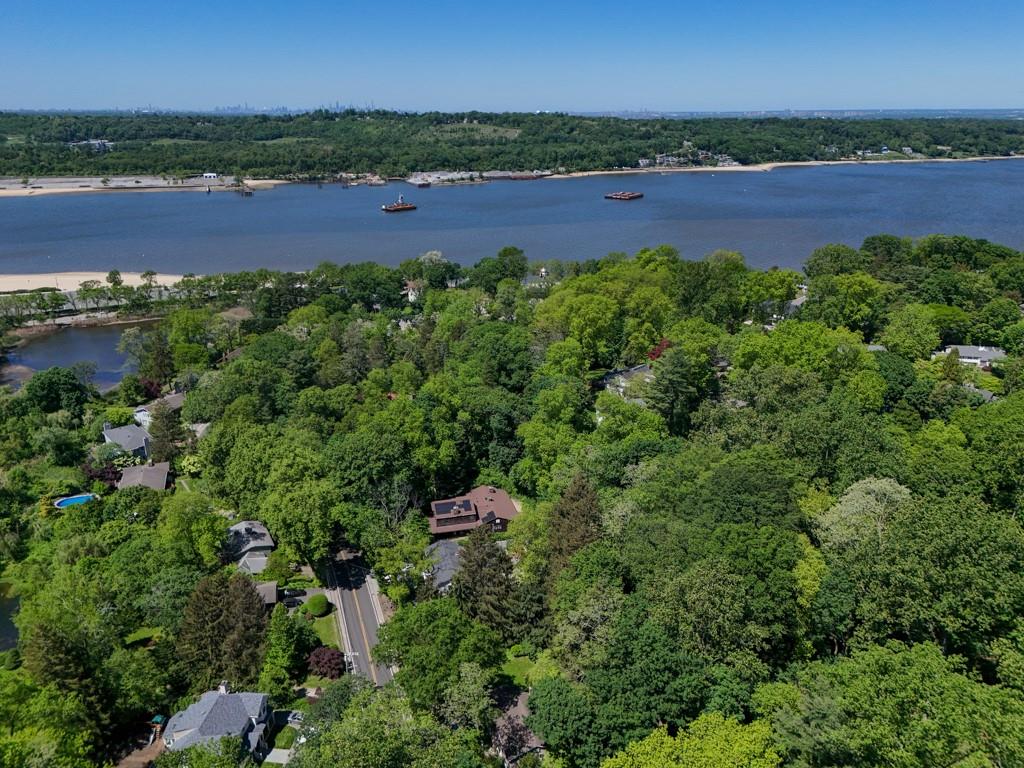 348 Littleworth Lane, Sea Cliff, NY 11579