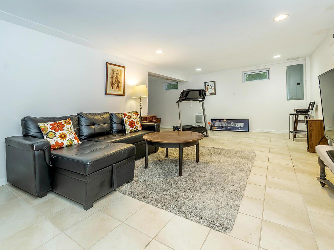 348 Littleworth Lane, Sea Cliff, NY 11579