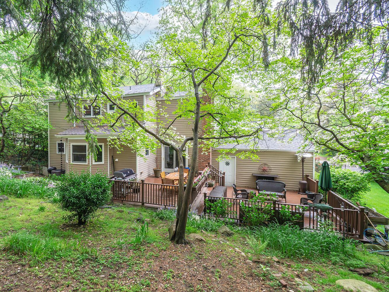 348 Littleworth Lane, Sea Cliff, NY 11579