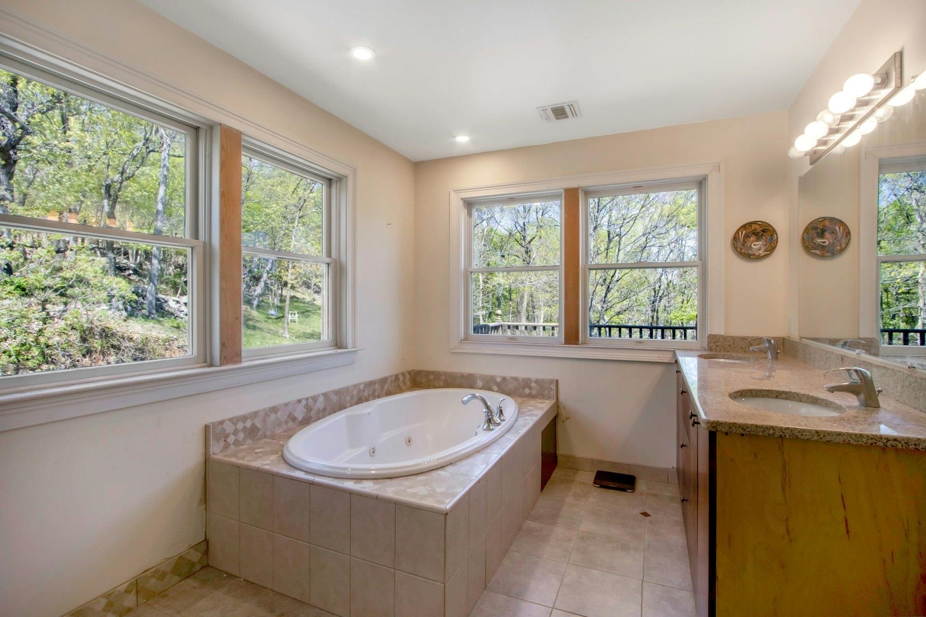 405 Christian Herald Road, Valley Cottage, NY 10989