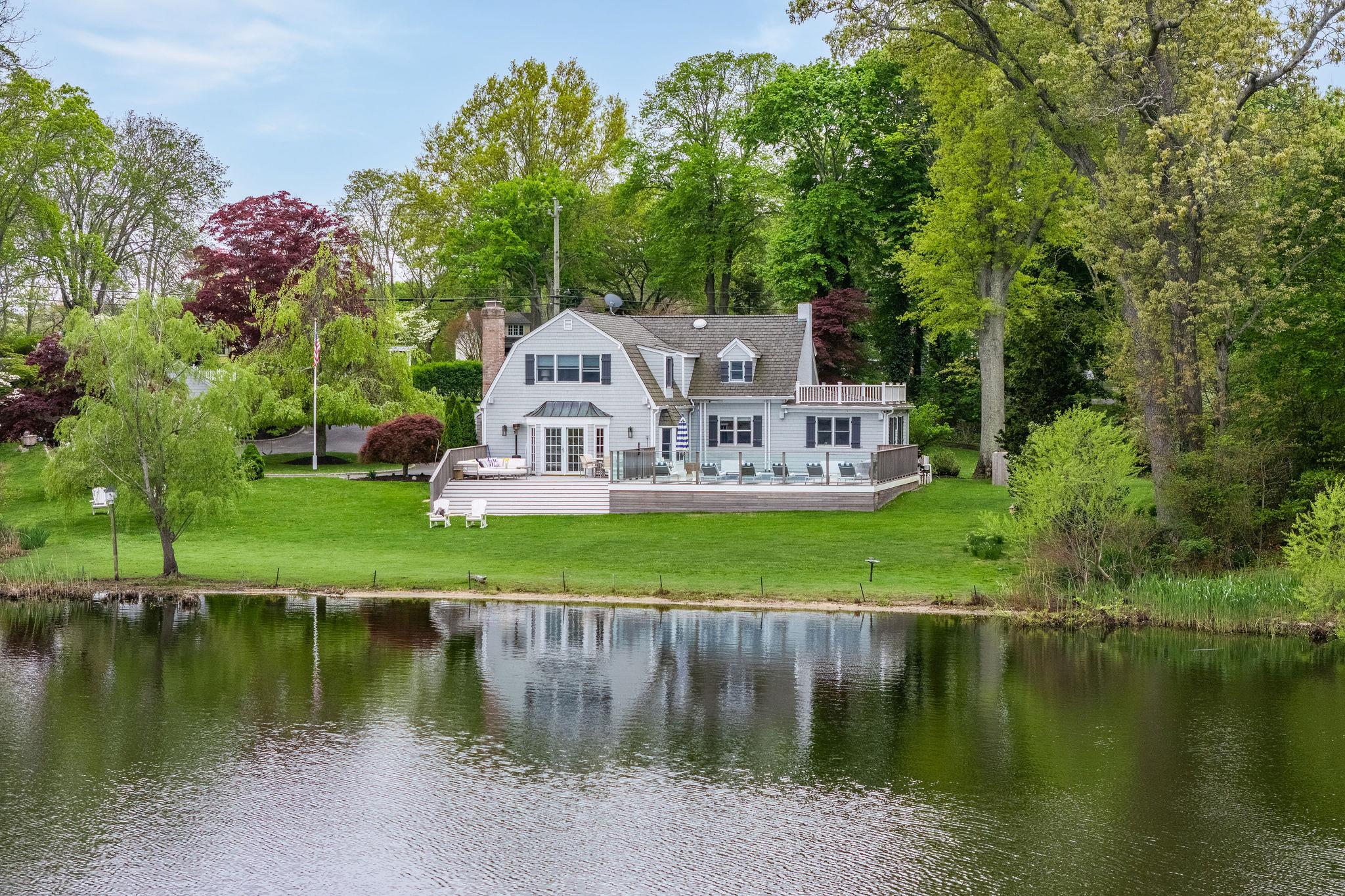 2455 New Suffolk Avenue, Mattituck, NY 11952