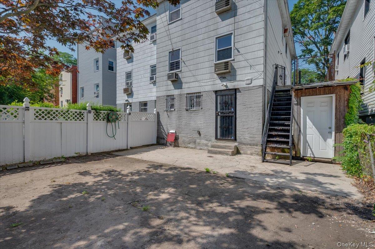 540 Throggs Neck Expressway, Bronx, NY 10465