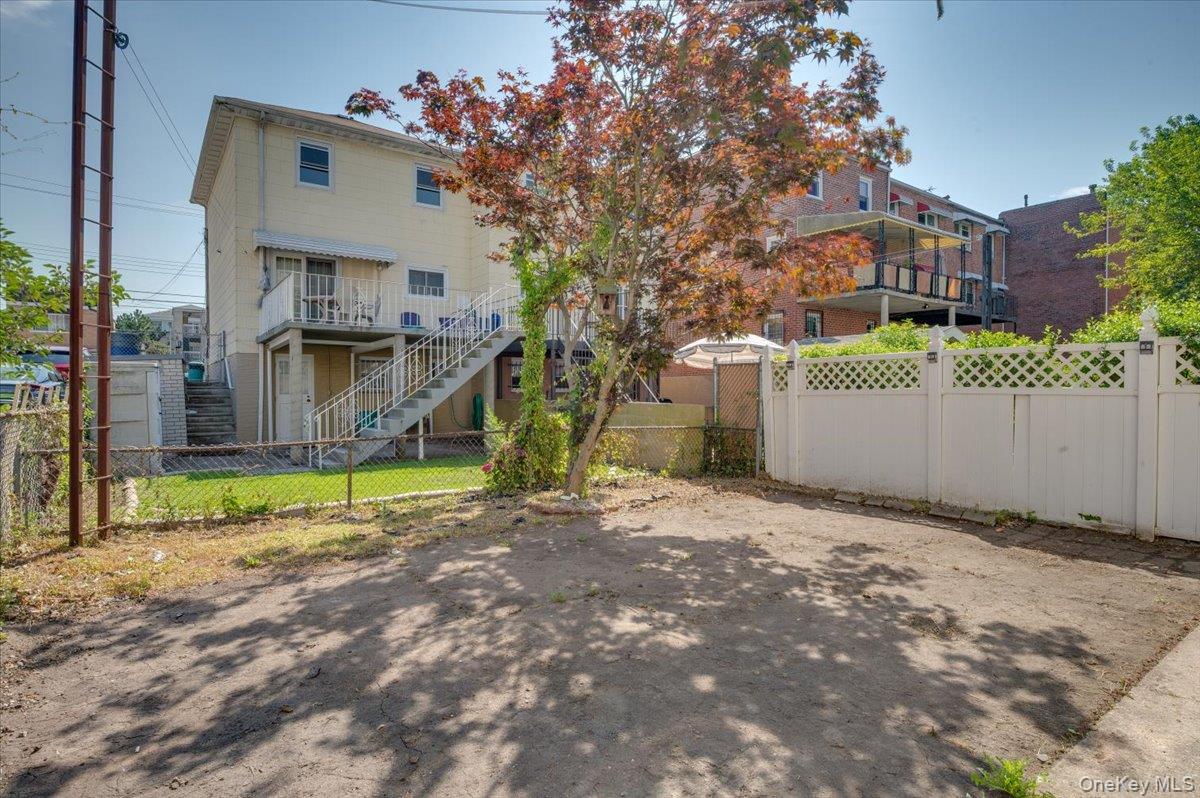 540 Throggs Neck Expressway, Bronx, NY 10465