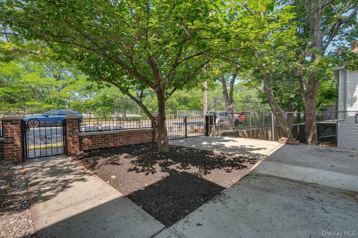 540 Throggs Neck Expressway, Bronx, NY 10465