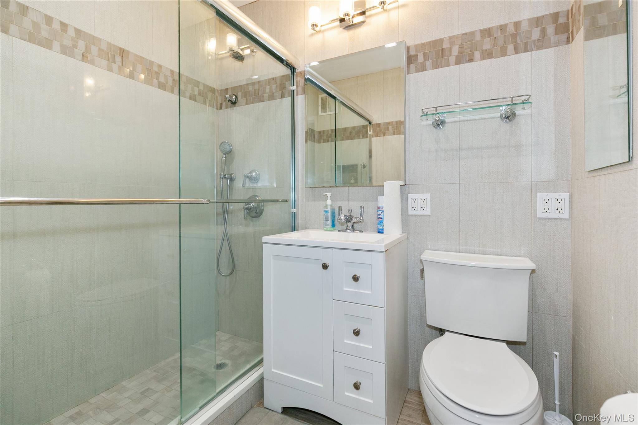 40 Stoner Avenue # 2F, Great Neck Plaza, NY 11021