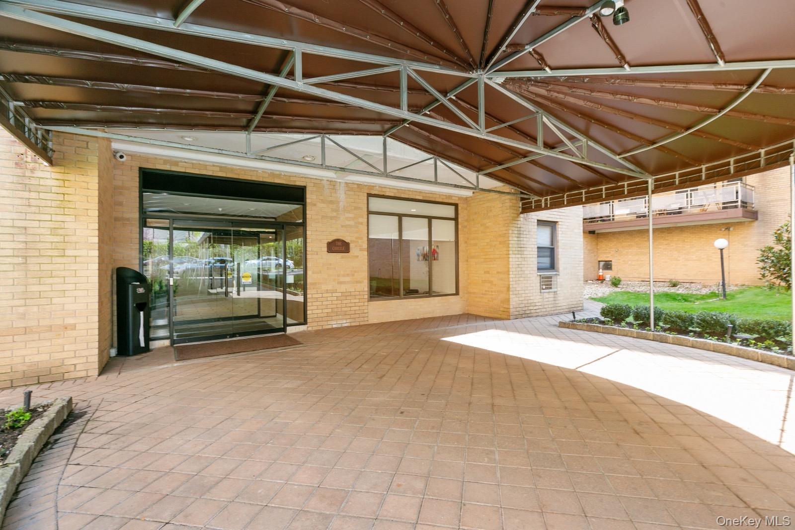 40 Stoner Avenue # 2F, Great Neck Plaza, NY 11021