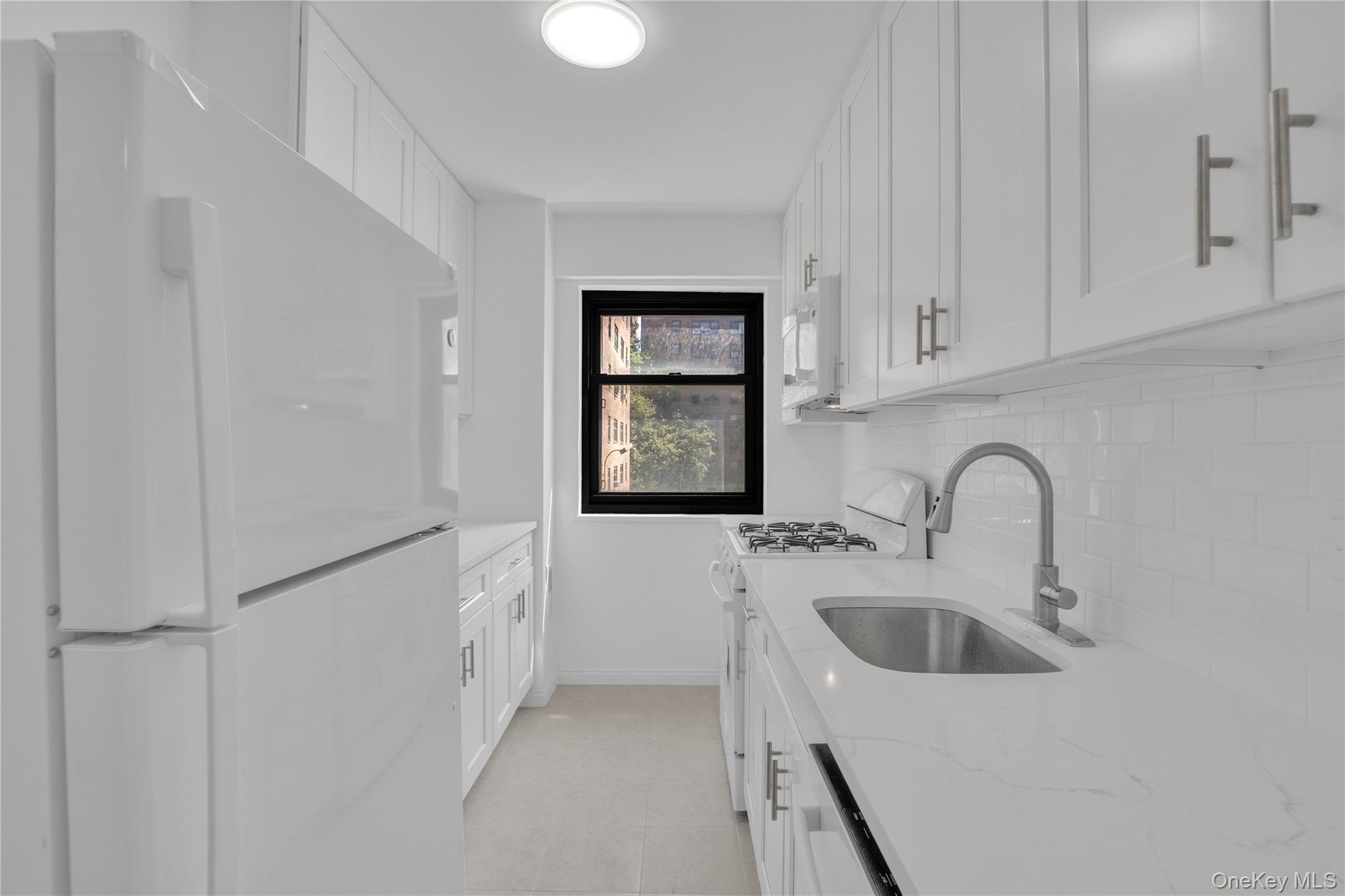 21-55 34th Ave # 3C, Astoria, NY 11106
