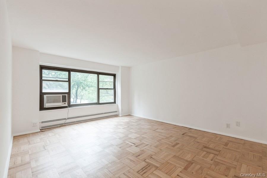 21-55 34th Ave # 3C, Astoria, NY 11106