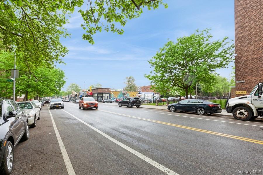 21-55 34th Ave # 3C, Astoria, NY 11106