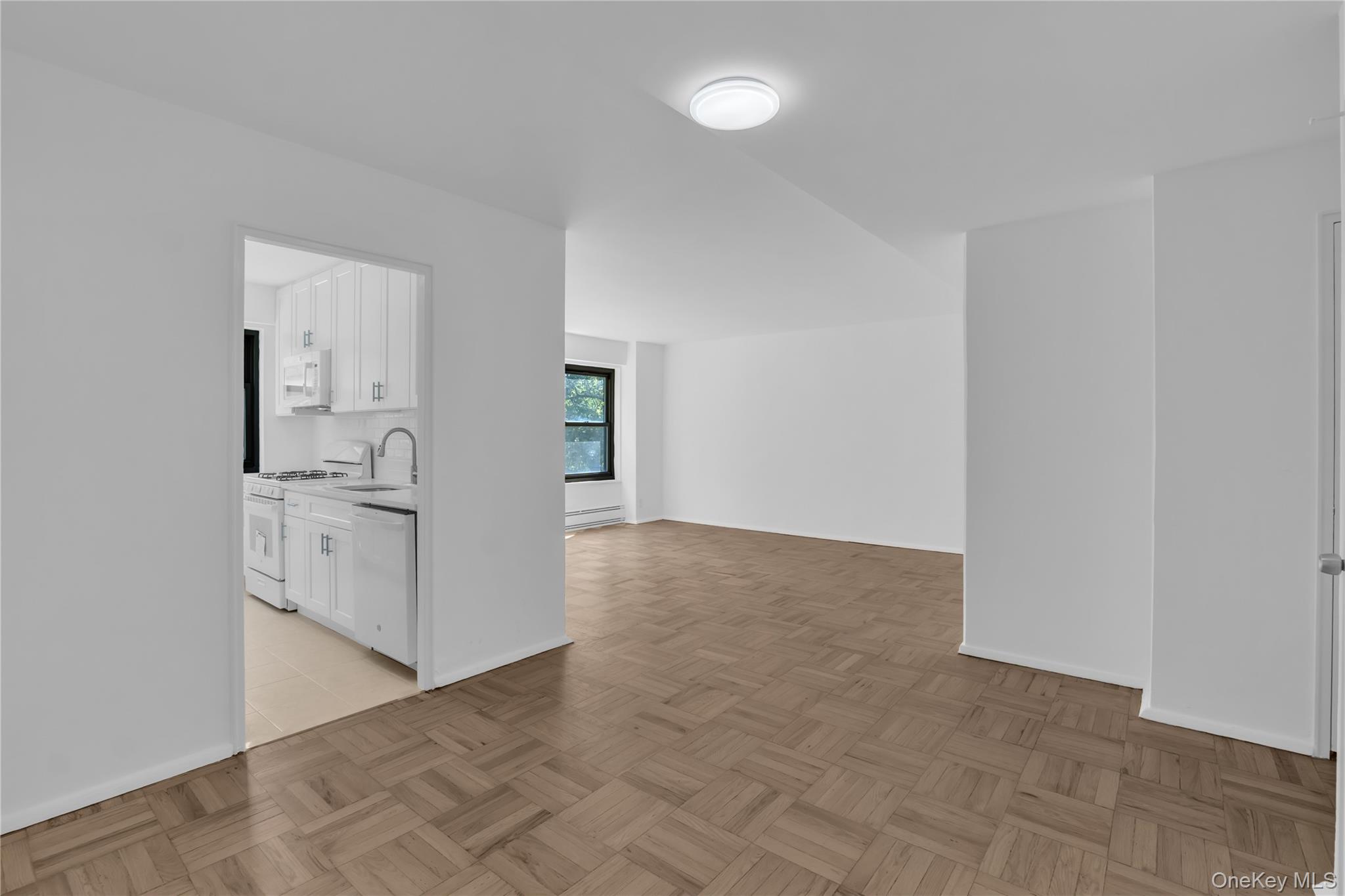 21-55 34th Ave # 3C, Astoria, NY 11106