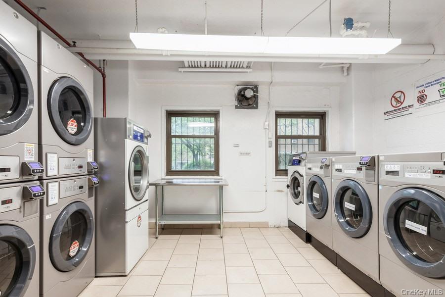 21-55 34th Ave # 3C, Astoria, NY 11106