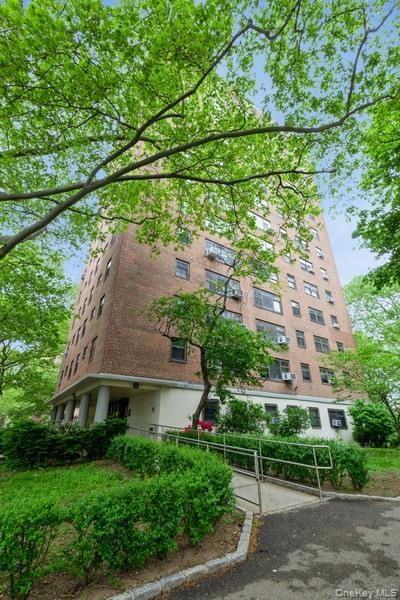 21-55 34th Ave # 3C, Astoria, NY 11106
