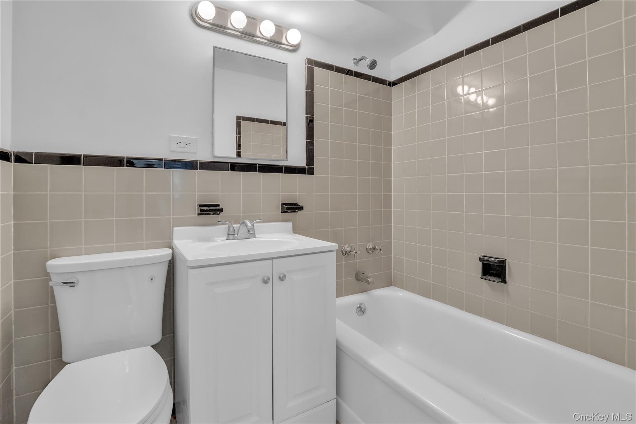 21-55 34th Ave # 3C, Astoria, NY 11106