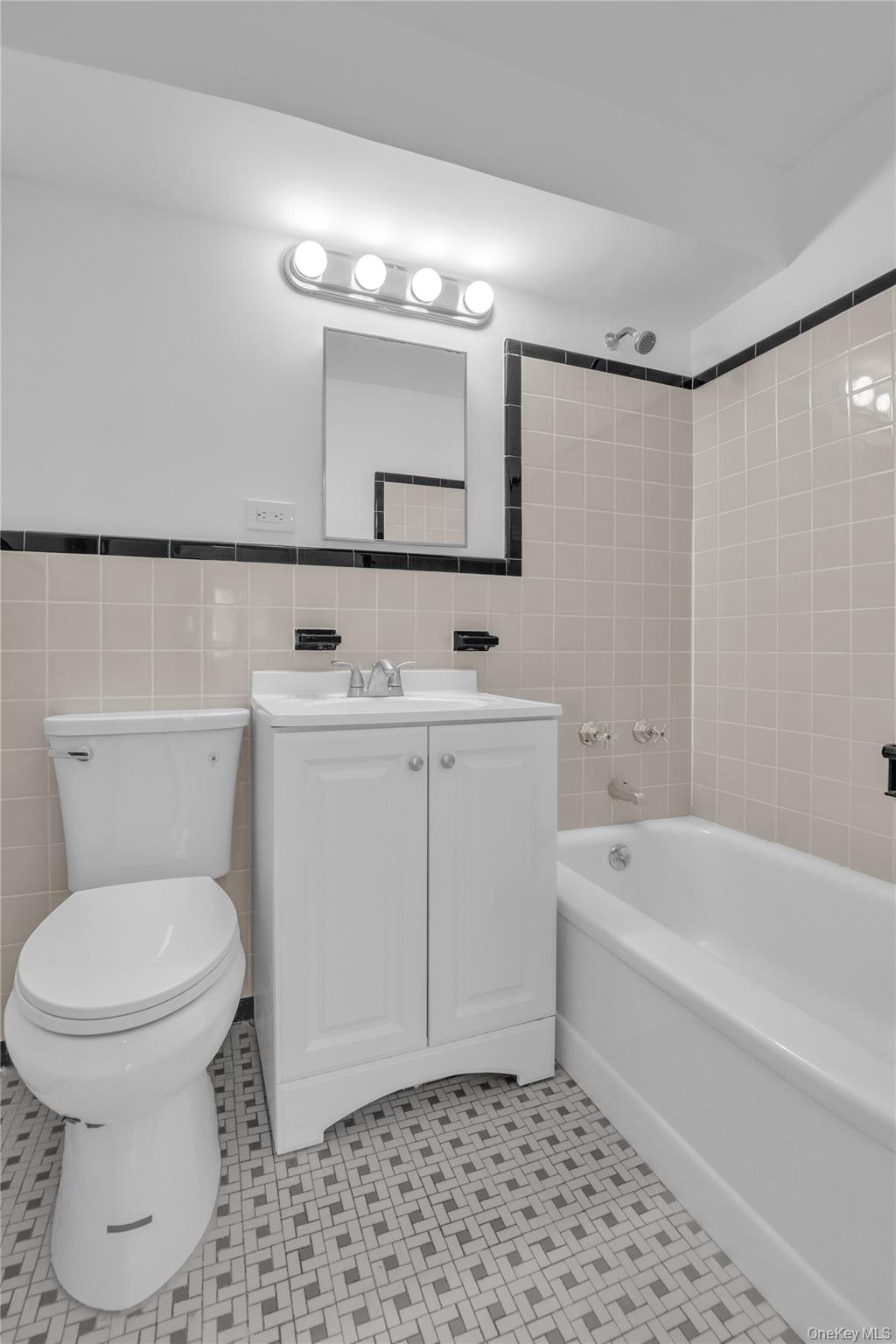 21-55 34th Ave # 3C, Astoria, NY 11106