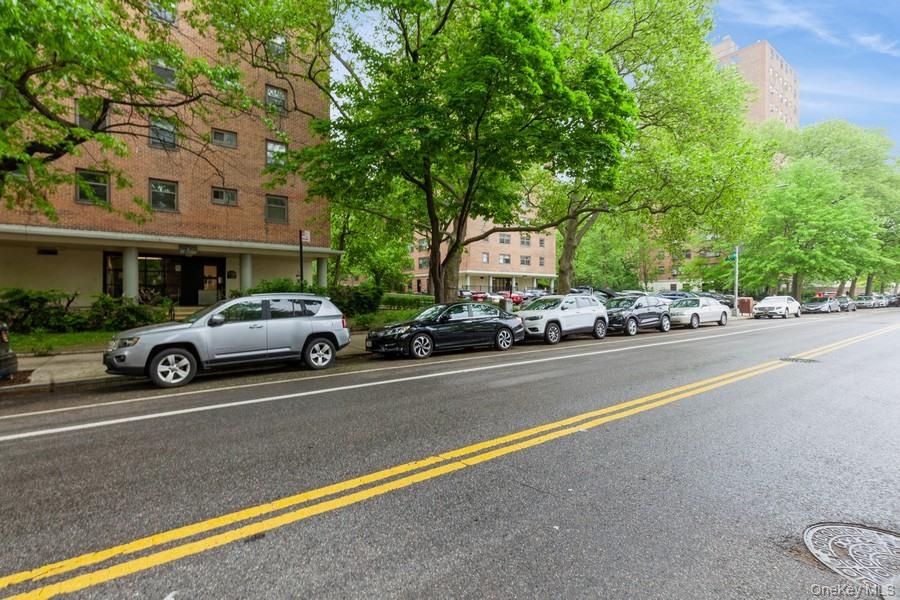 21-55 34th Ave # 3C, Astoria, NY 11106