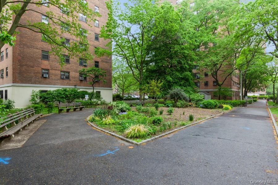 21-55 34th Ave # 3C, Astoria, NY 11106
