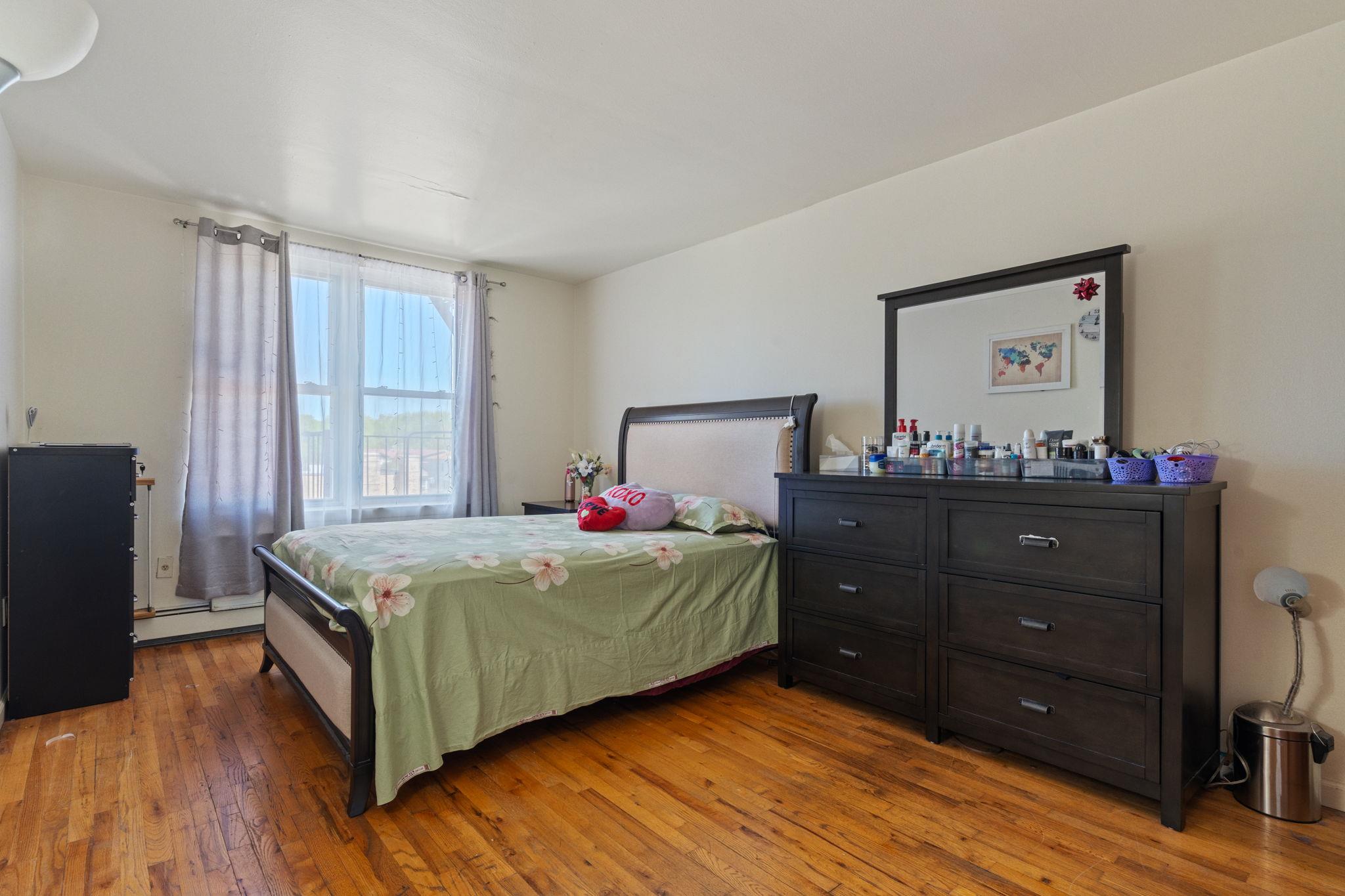 84-70 129th Street # 4W, Kew Gardens, NY 11415