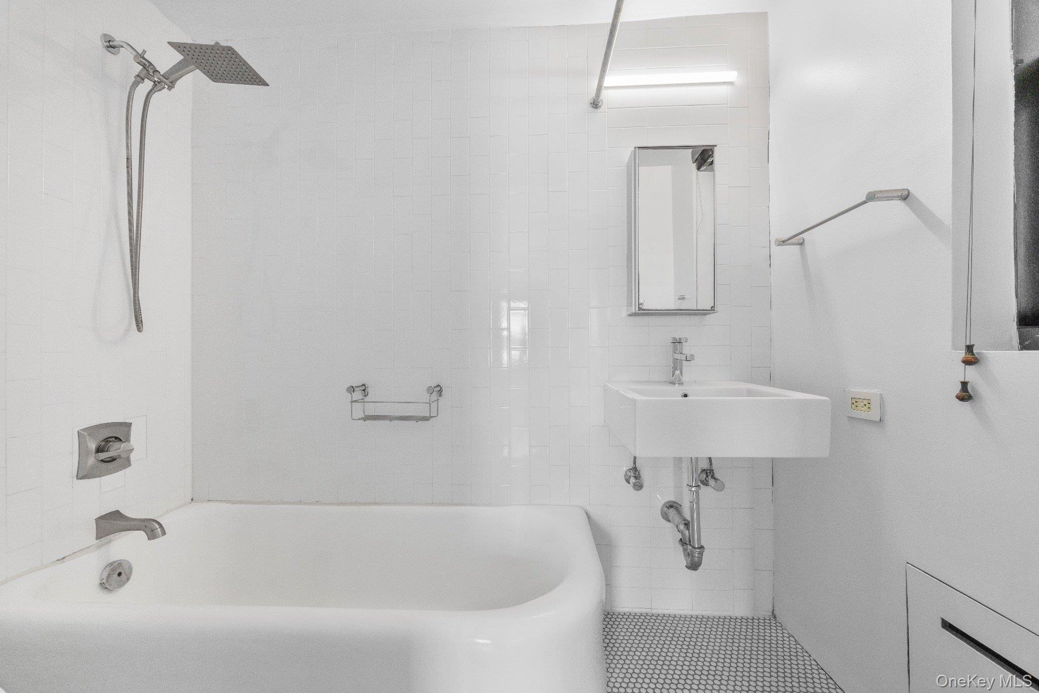 300 W 23rd Street # 2K, New York (Manhattan), NY 10011