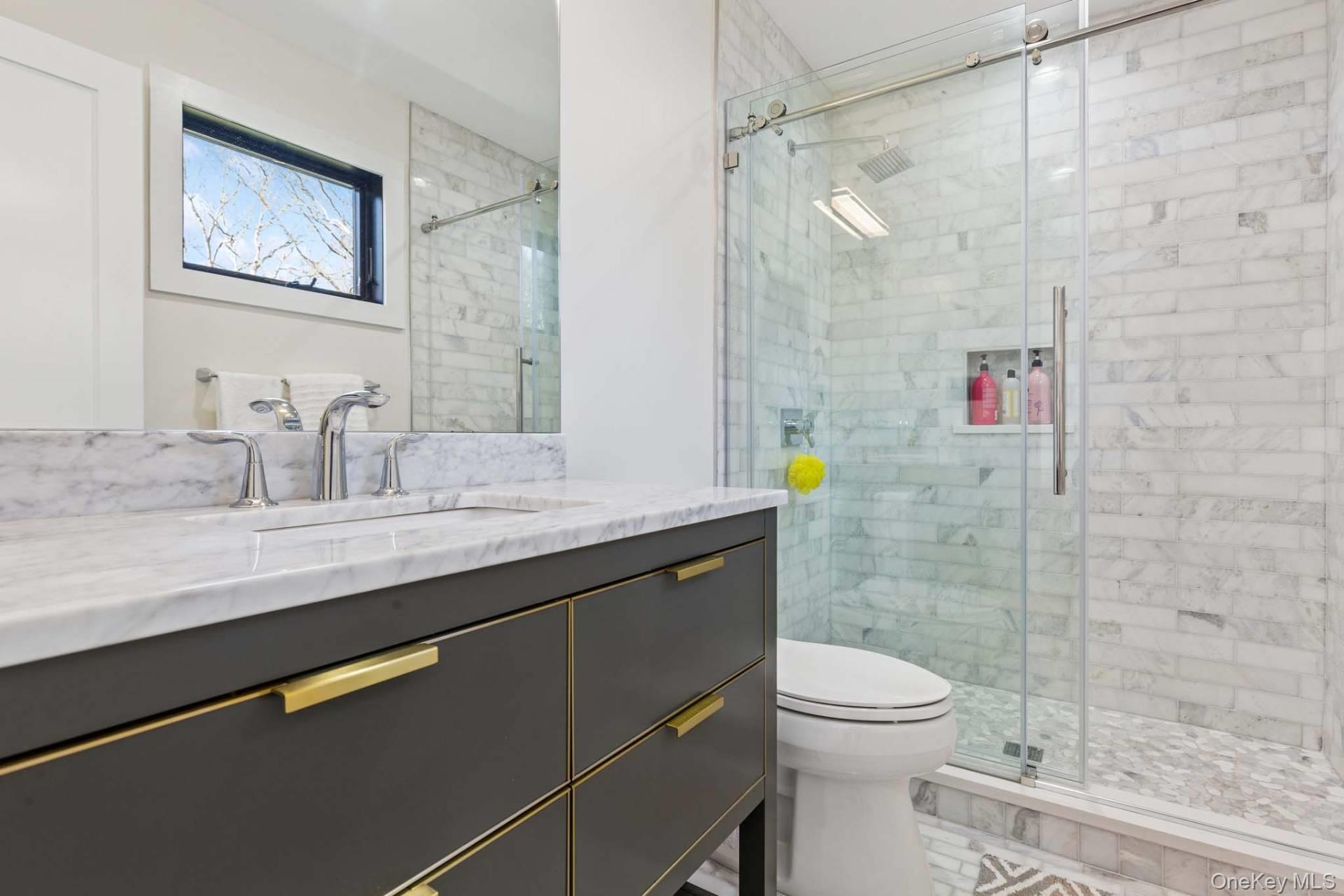 14 Oak Grove Road, Southampton, NY 11968