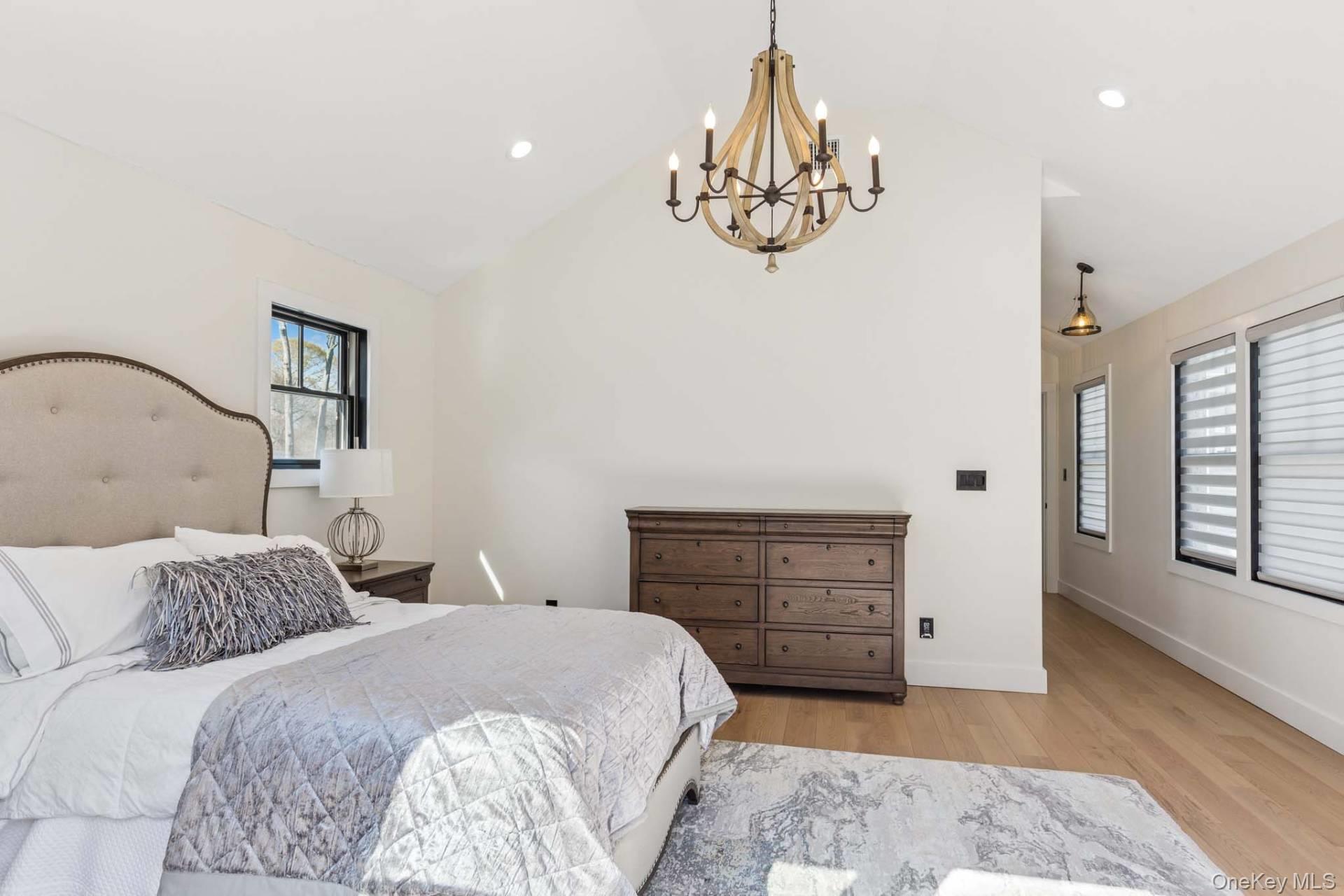 14 Oak Grove Road, Southampton, NY 11968