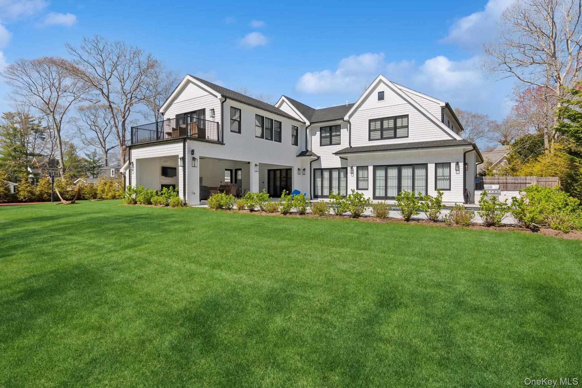 14 Oak Grove Road, Southampton, NY 11968