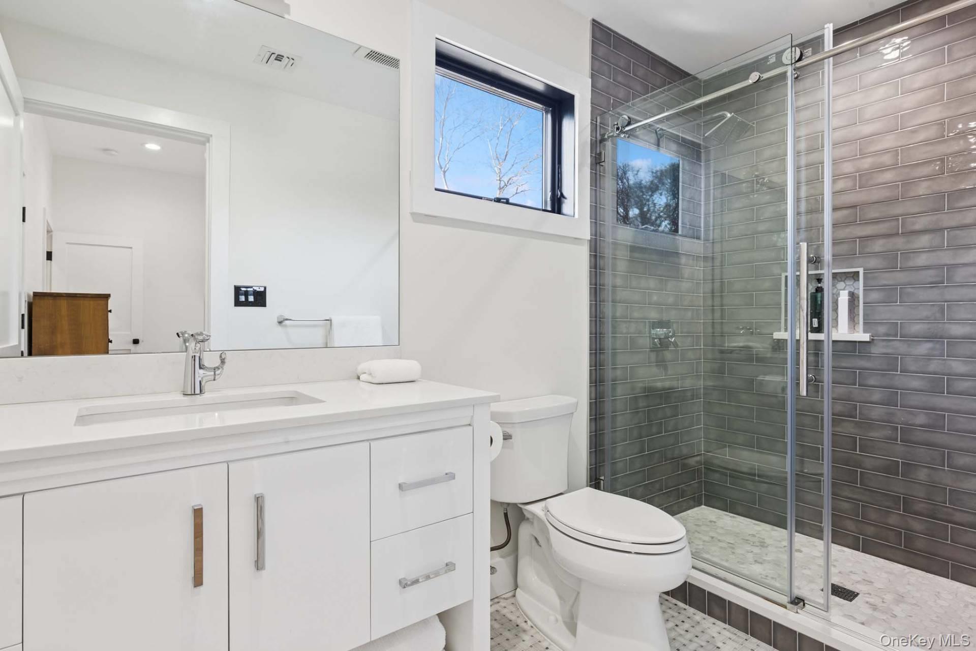 14 Oak Grove Road, Southampton, NY 11968